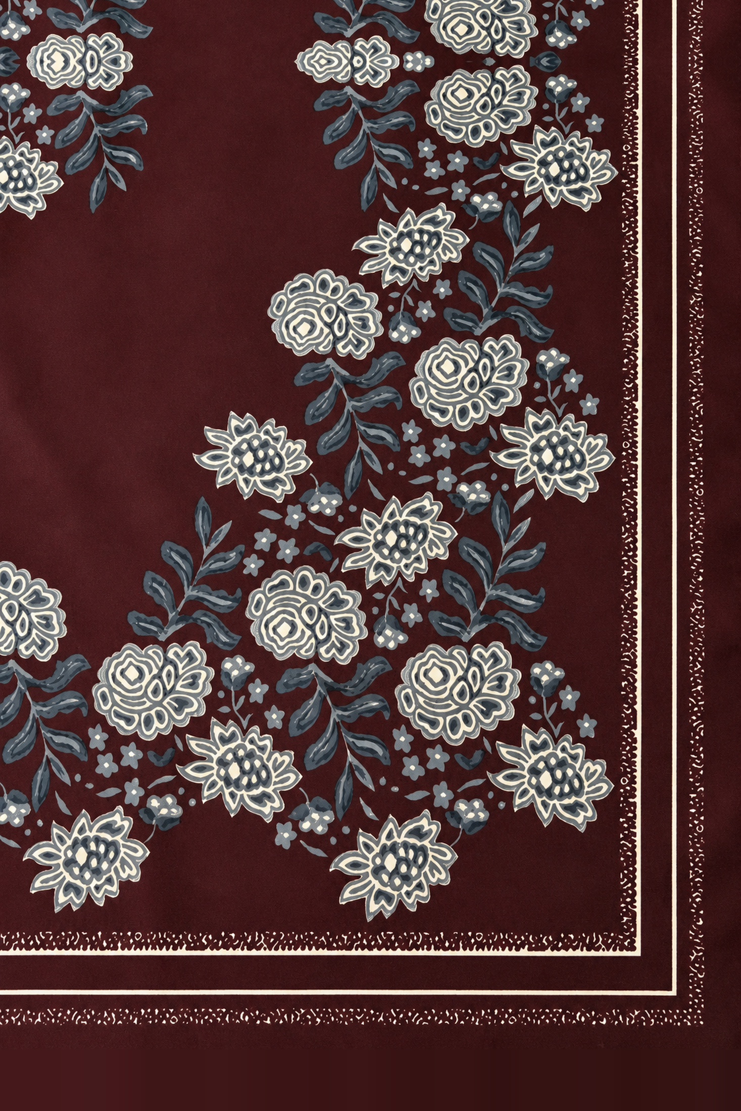Chalina satinada tipo bandana con guirnaldas de flores folk