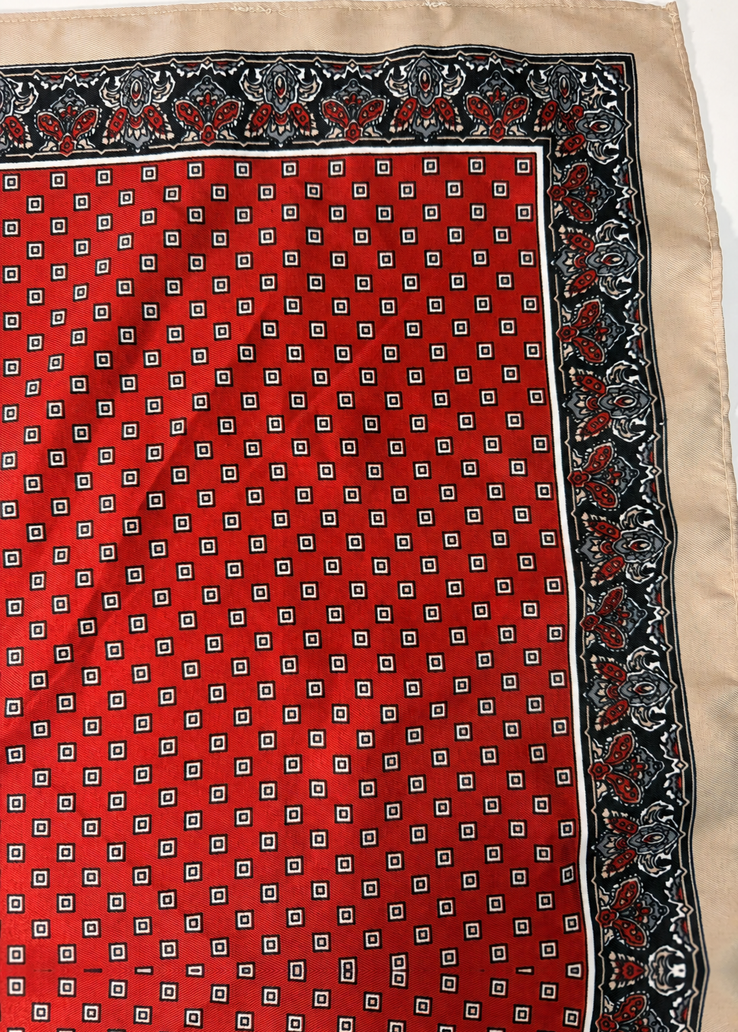 Chalina satinada estilo foulard con mini rombos y borde paisley - Terracotas