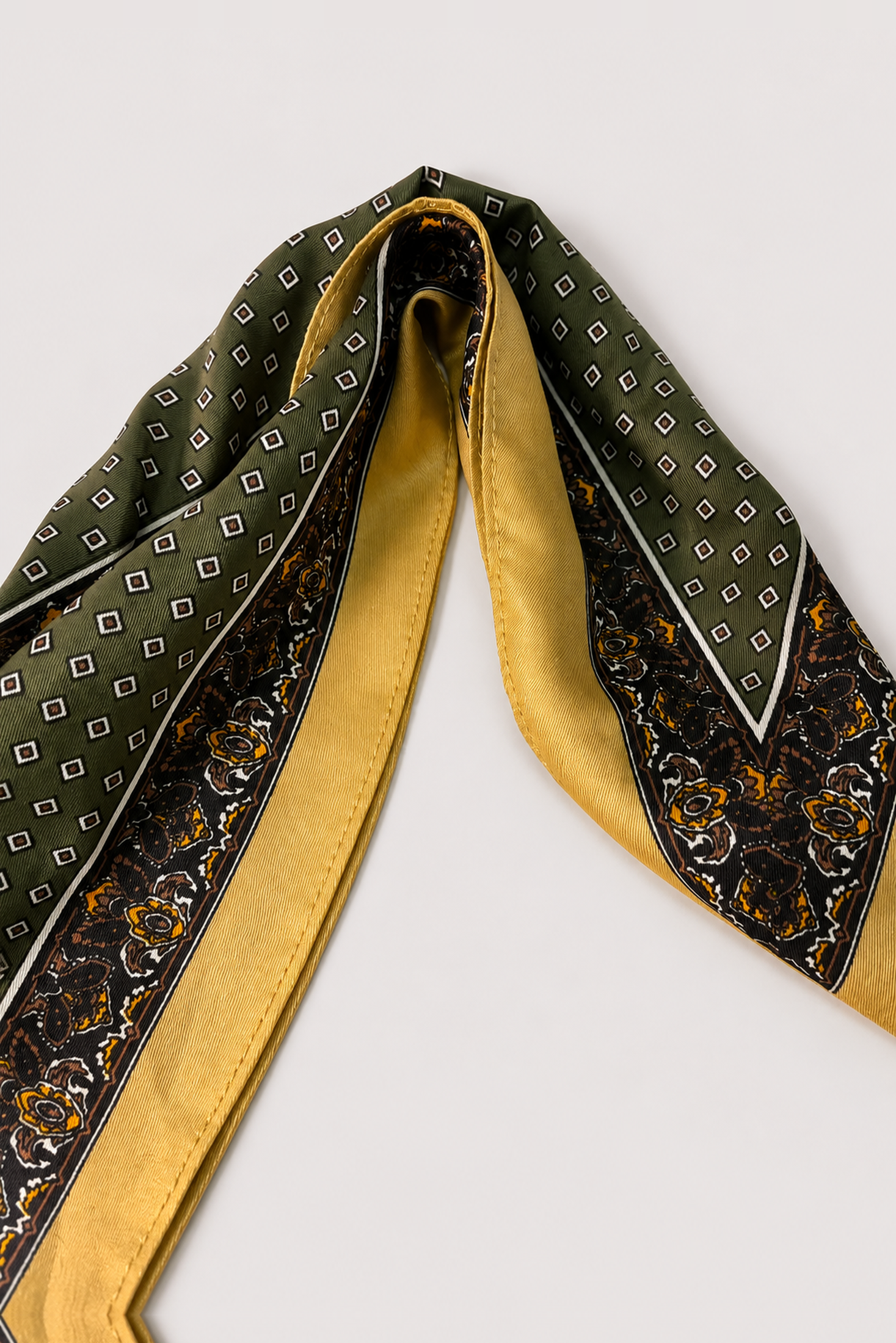Chalina satinada estilo foulard con mini rombos y borde paisley - Verdes - vista 2