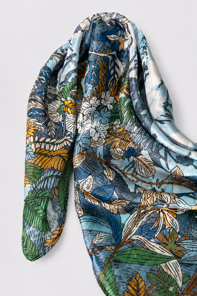 Pañoleta satinada con estampado de jardín botánico en tonos azules - vista 2