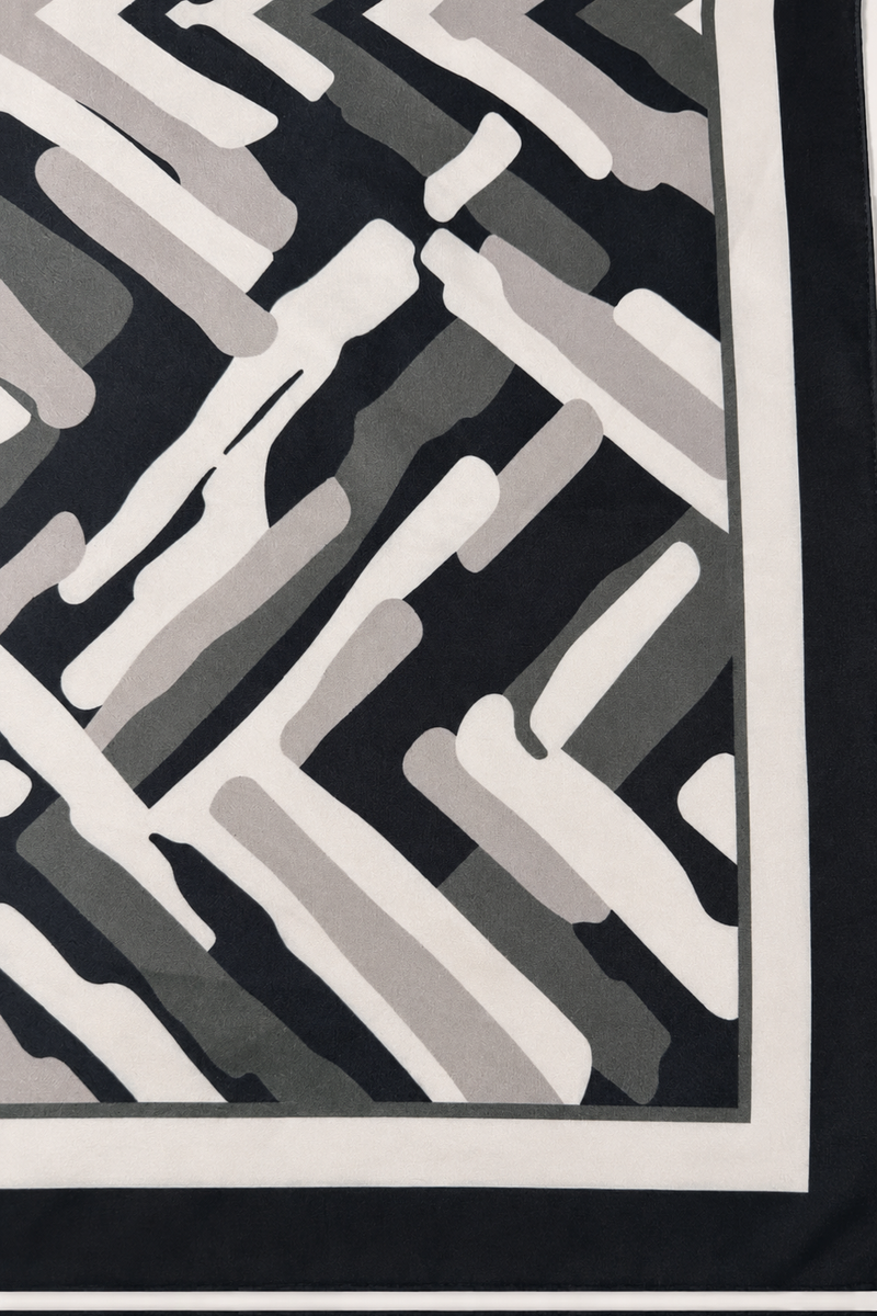 Pañoleta satinada con trazos abstractos en blanco, negro y gris - vista 2
