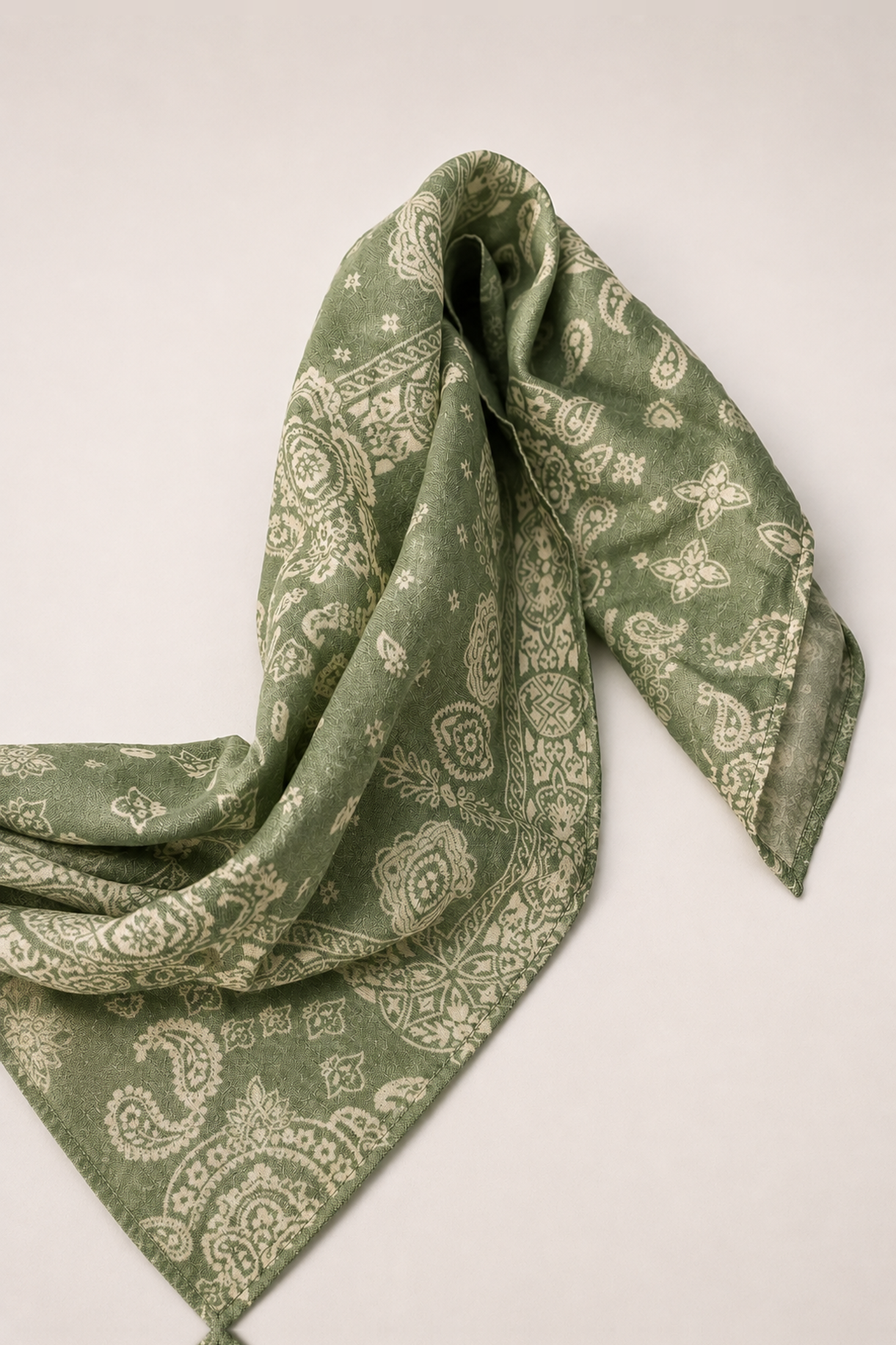 Pañoleta de algodón con estampado paisley tono sobre tono - Verdes - vista 2