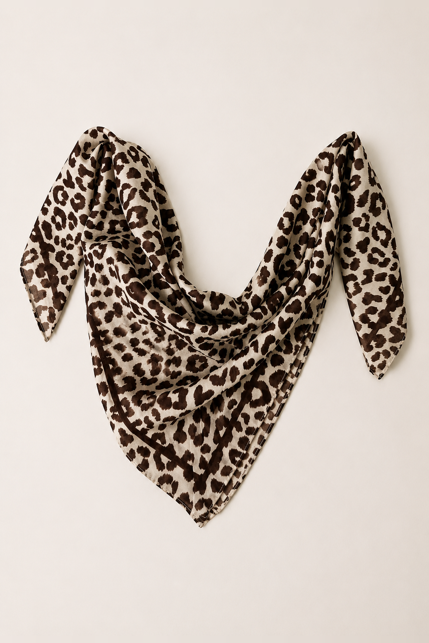 Chalina de algodón con animal print de leopardo en crema y café