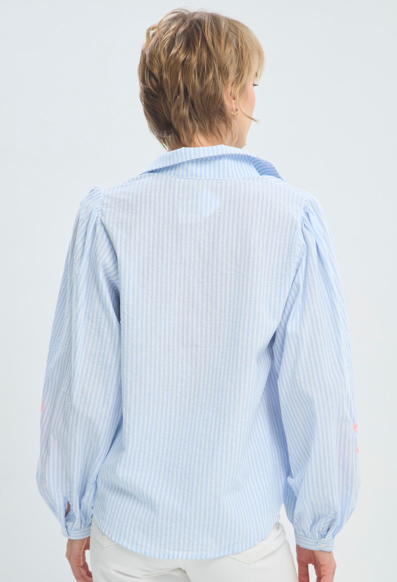 Blusa Manga Larga Azul a Rayas Bordado Palmera BYBLA - vista 3