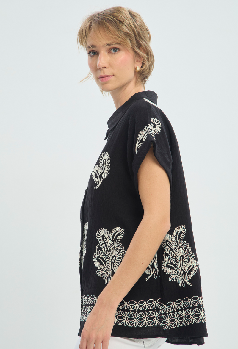 Blusa Manga Corta Negra Bordado Paisley BYBLA - vista 2