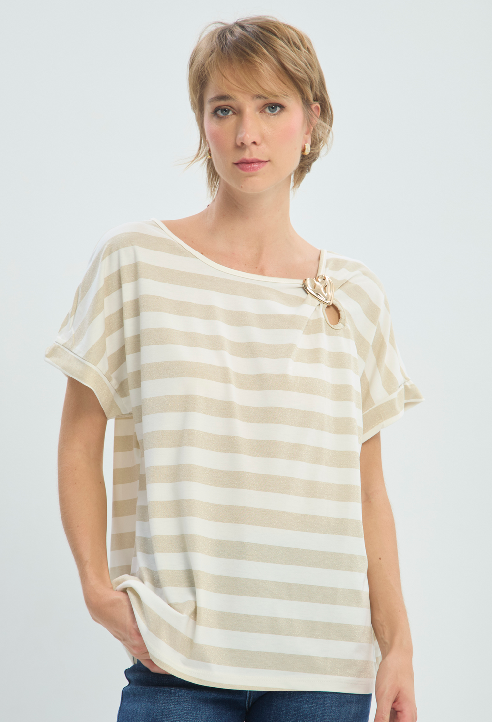 Blusa Manga Corta Beige a Rayas con Broche BYBLA