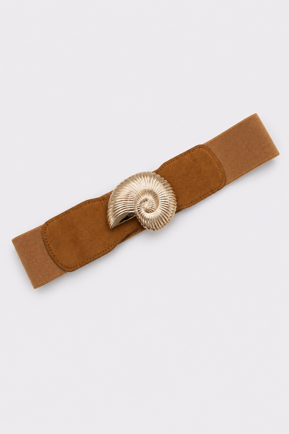 Cinturón elástico camel con hebilla dorada en forma de caracol