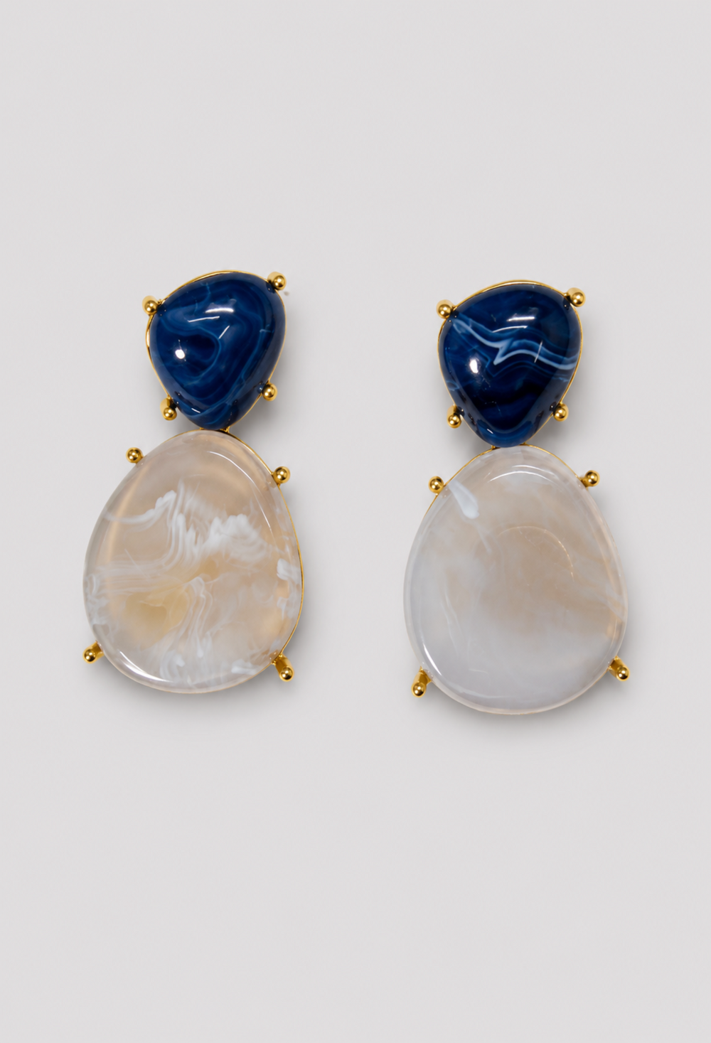 Aretes Colgantes Piedras Azul y Marfil BYBLA