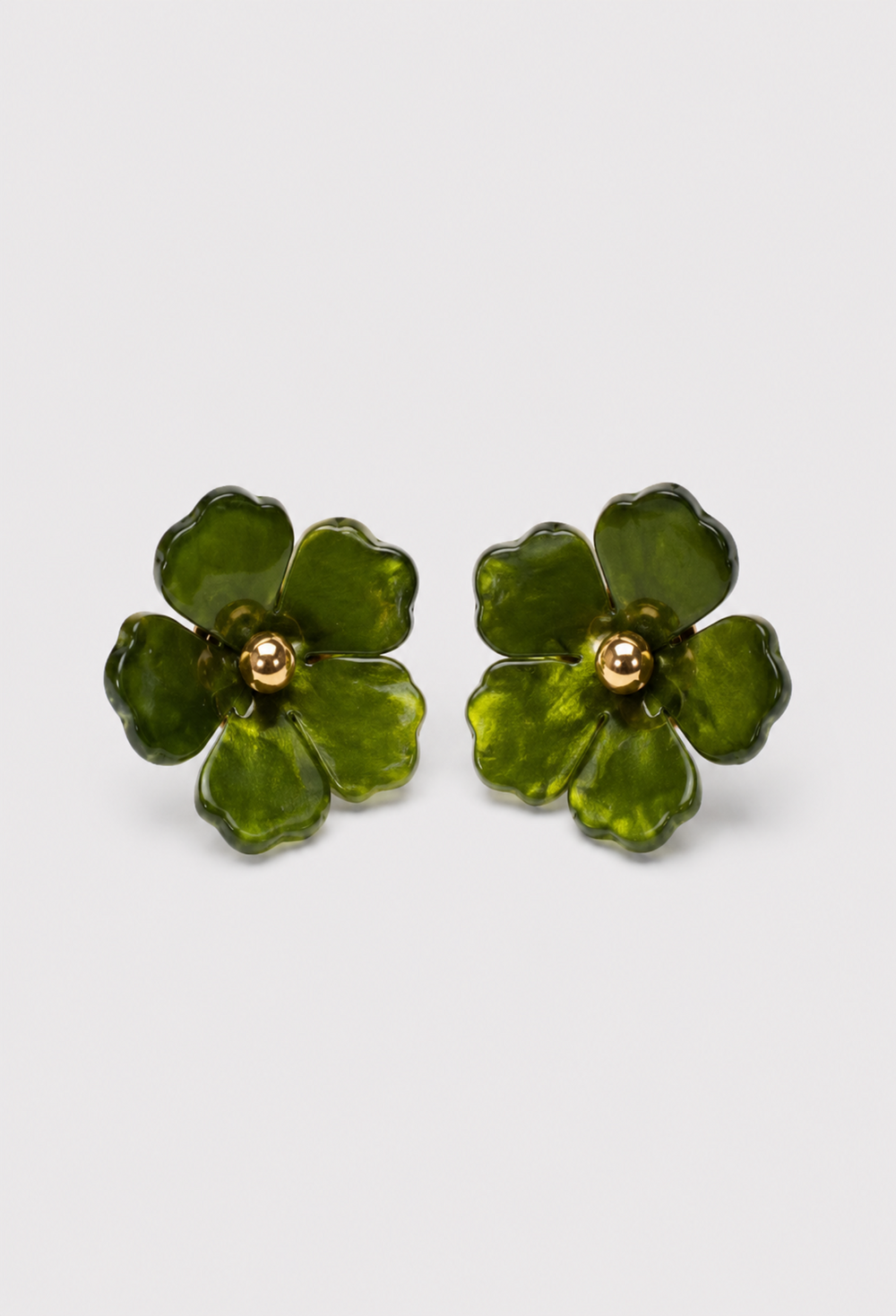 Aretes Topo Flor Nacarada Verde Oliva BYBLA