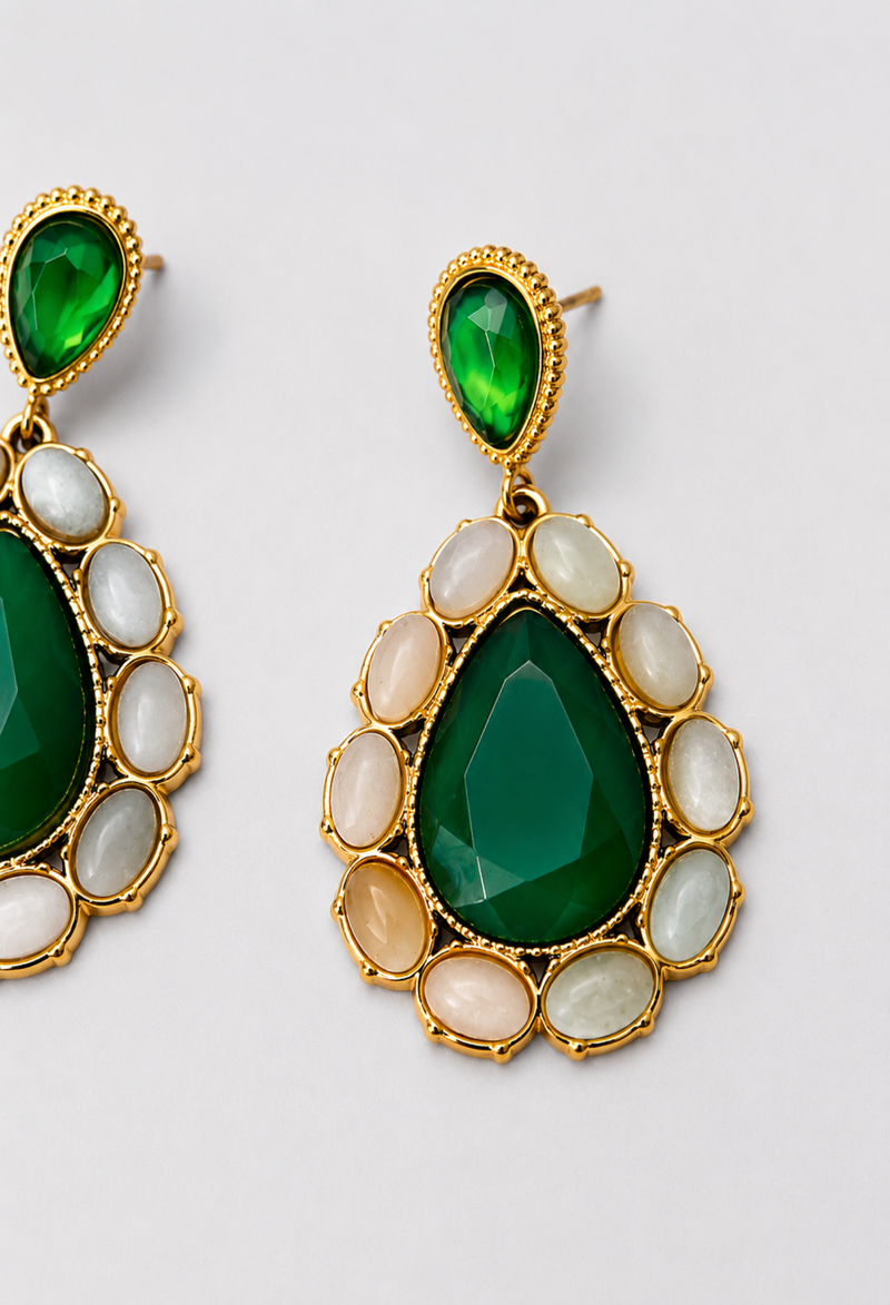 Aretes colgantes gota verde esmeralda con piedras nácar BYBLA - vista 2