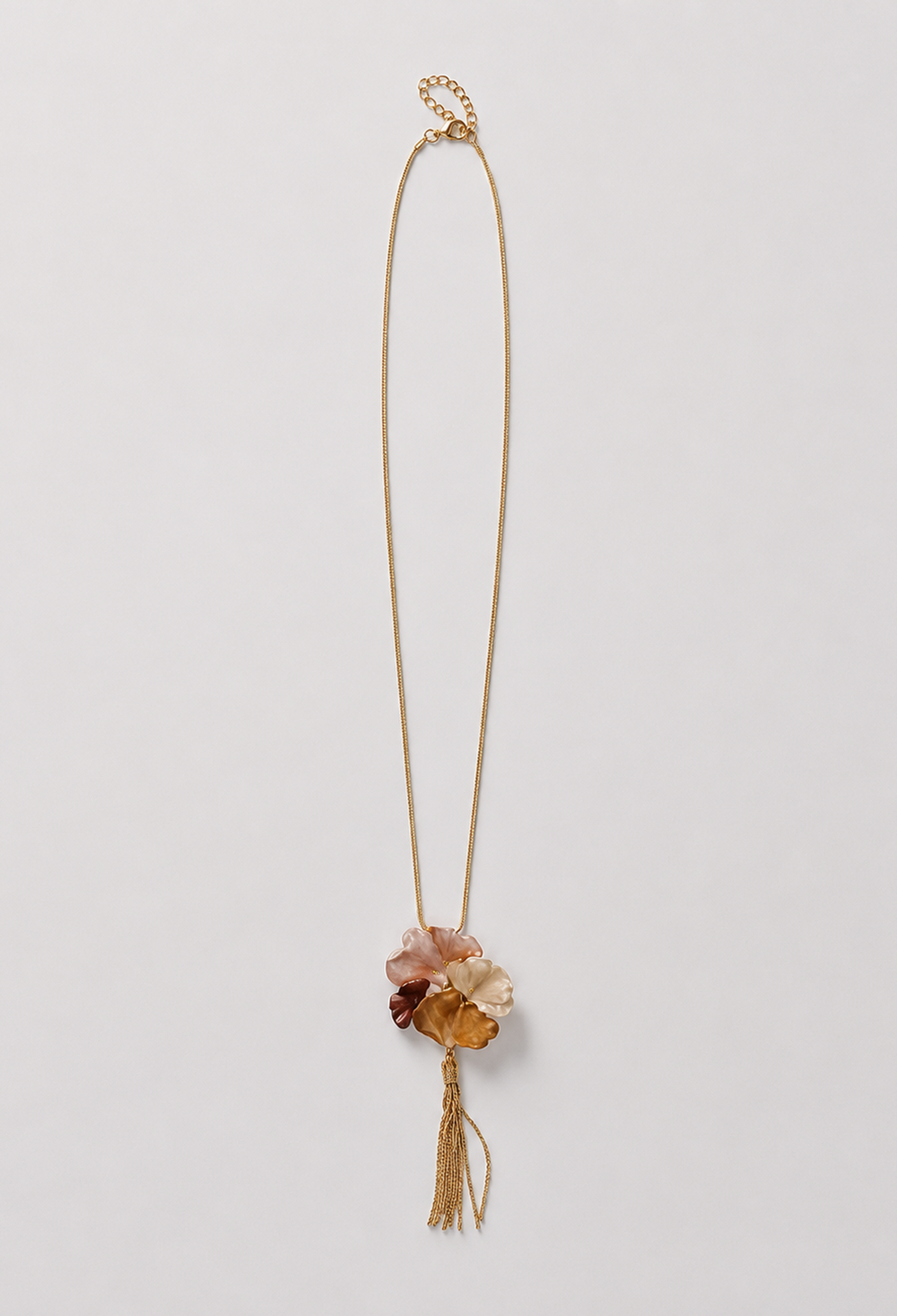 Collar largo dorado con flores metálicas tipo ginkgo y borla de cadenas - Multi