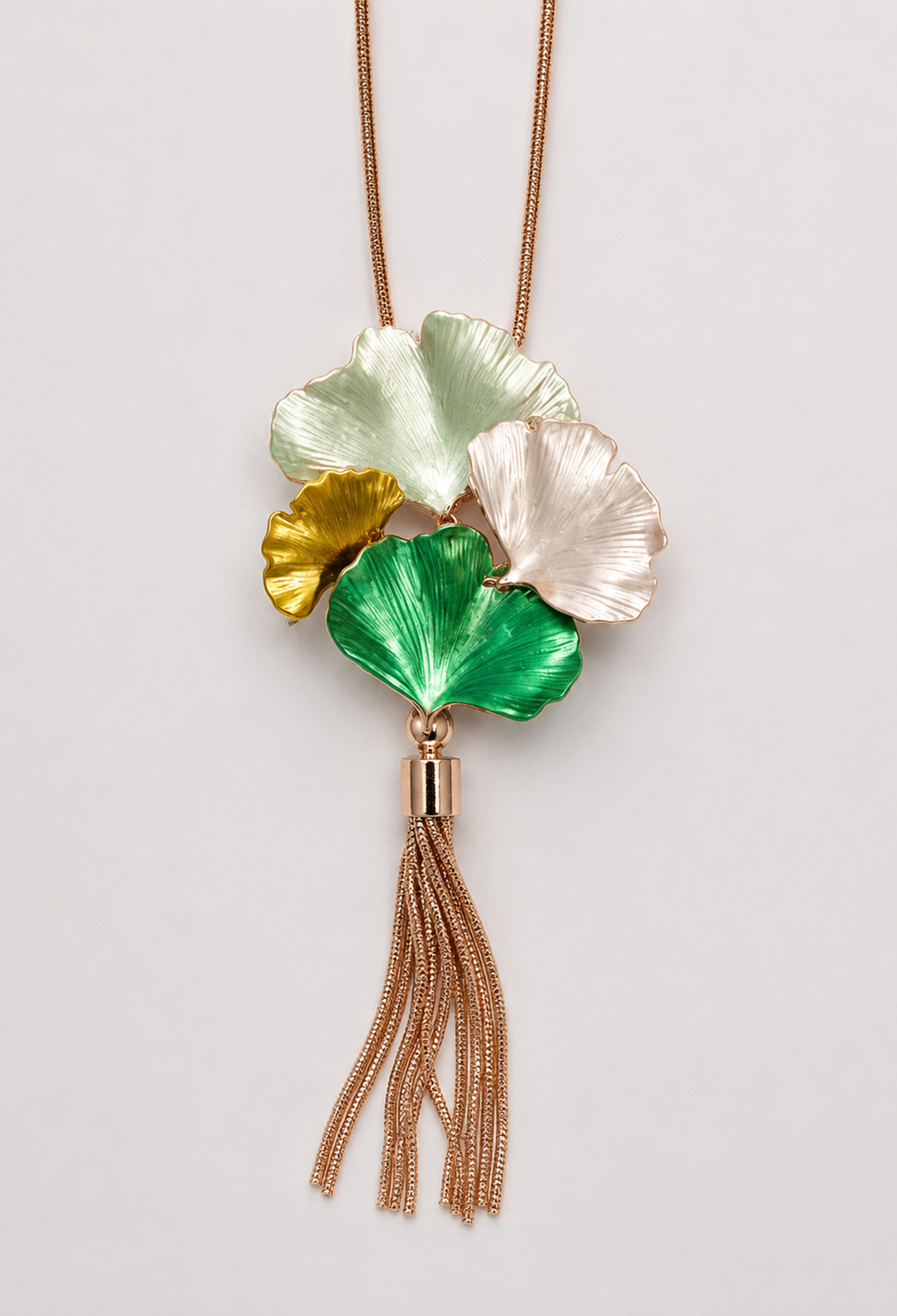 Collar largo dorado con flores metálicas tipo ginkgo y borla de cadenas - Verdes - vista 2