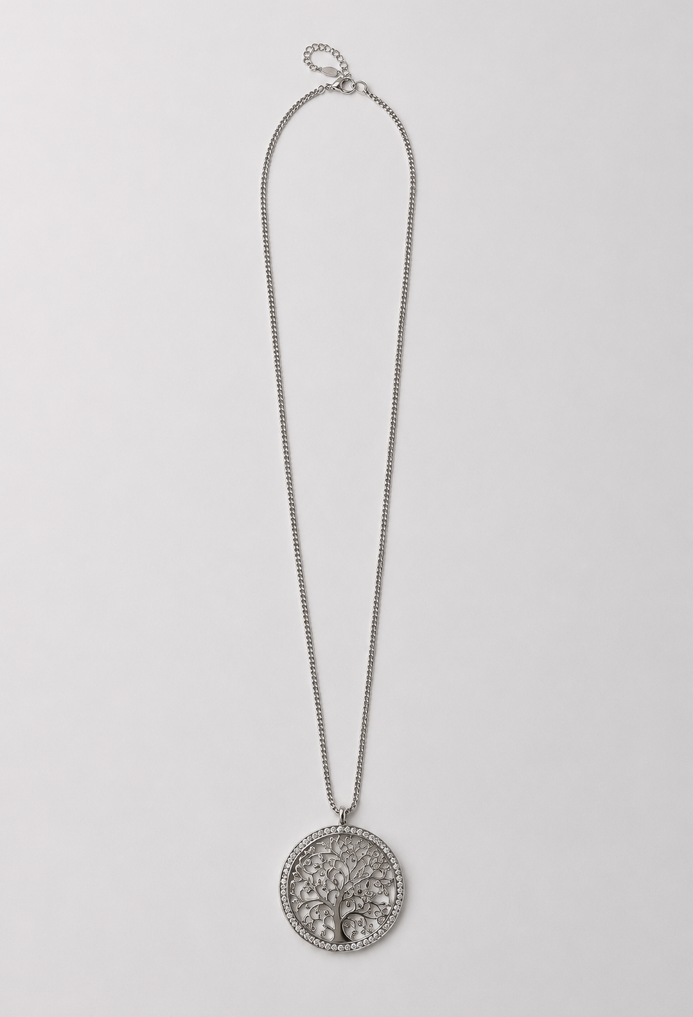 Collar plateado con medallón de árbol de la vida y borde de cristales