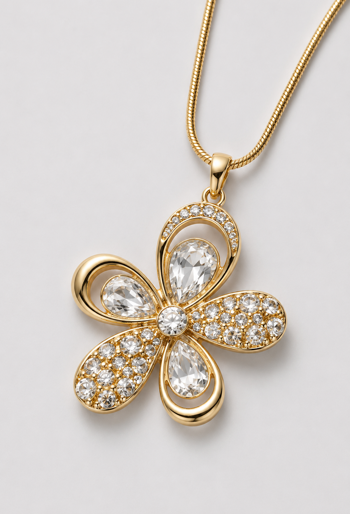 Collar dorado con dije de flor en cristales tallados y pavé - vista 2