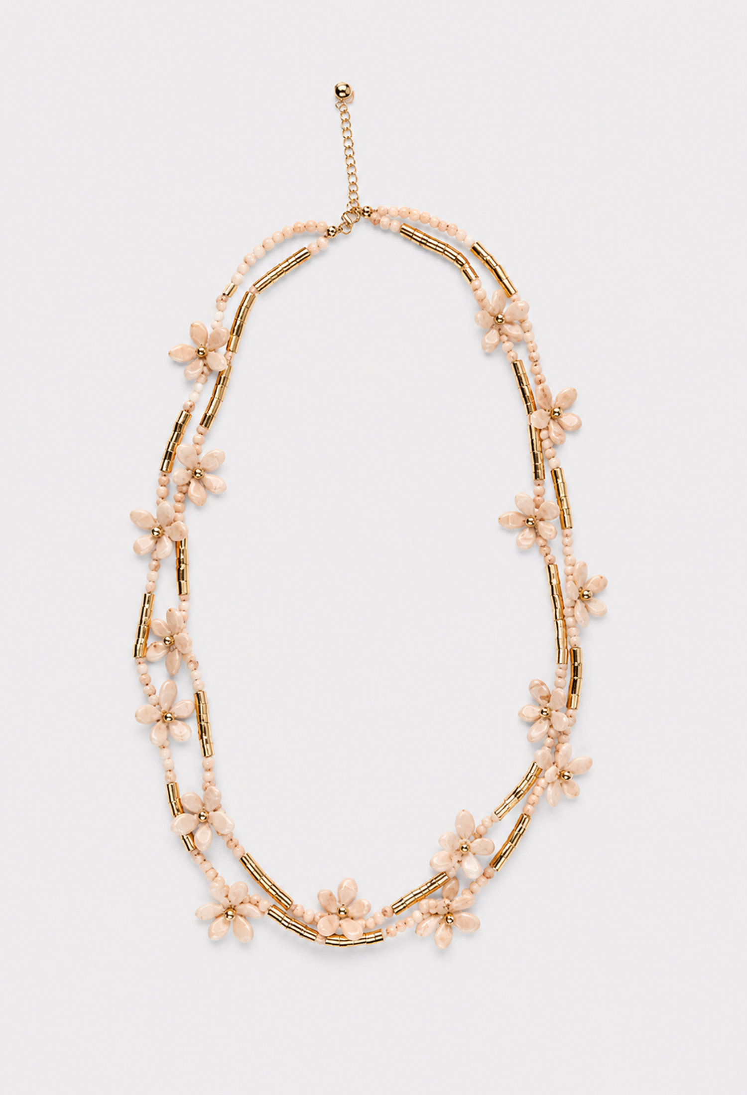 Collar de doble hilera con flores translúcidas, cuentas al tono y tubos dorados - Beiges