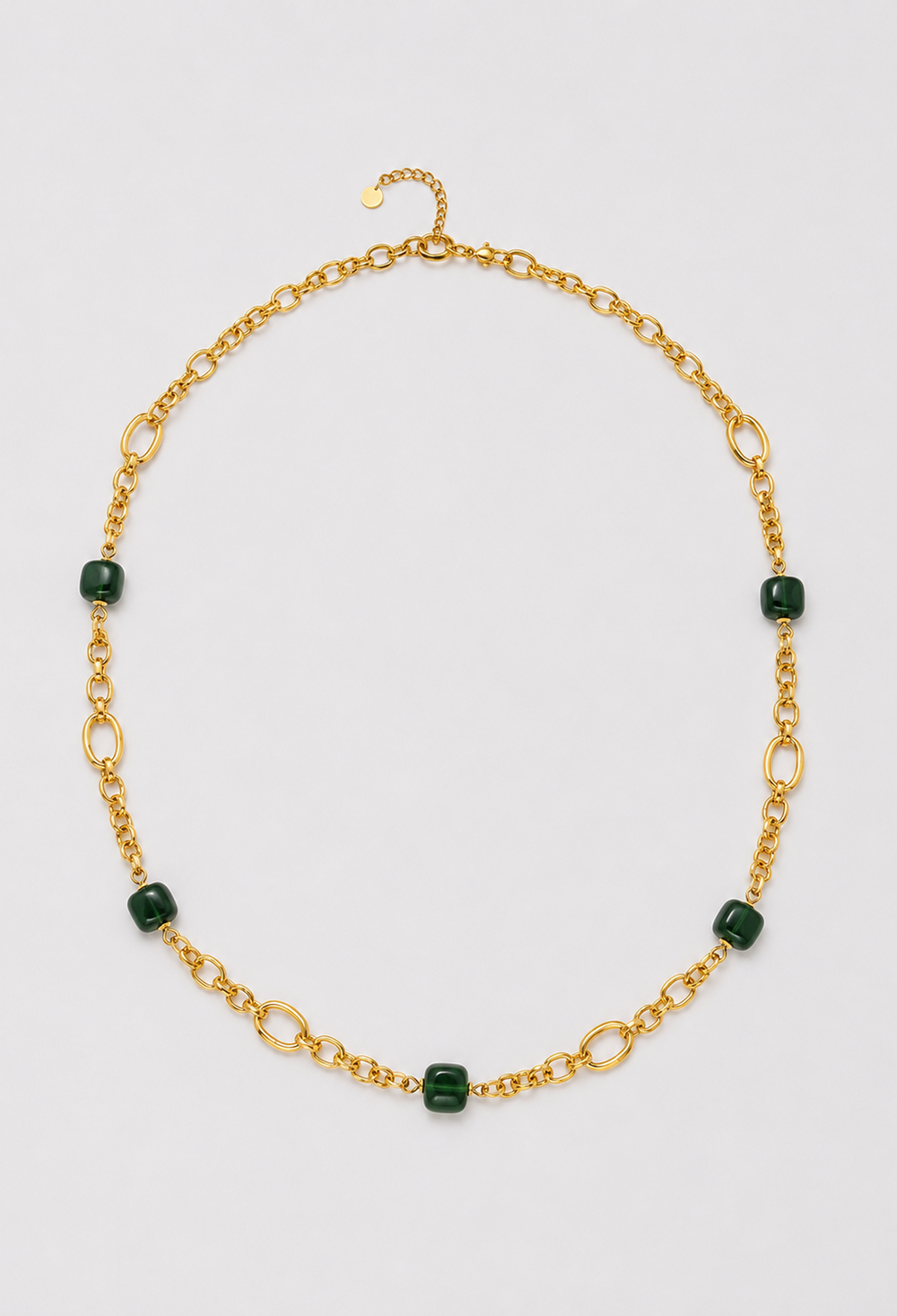 Collar de cadena de eslabones dorada con cubos de color pulidos