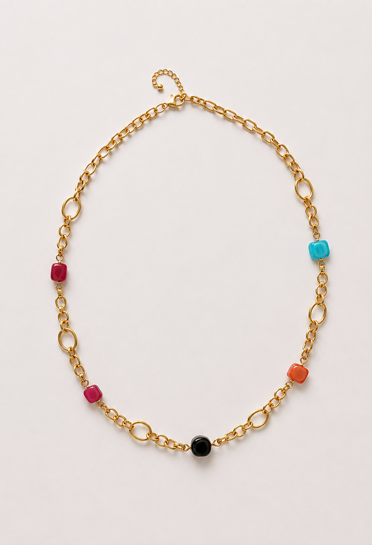 Collar de cadena de eslabones dorada con cubos de color pulidos