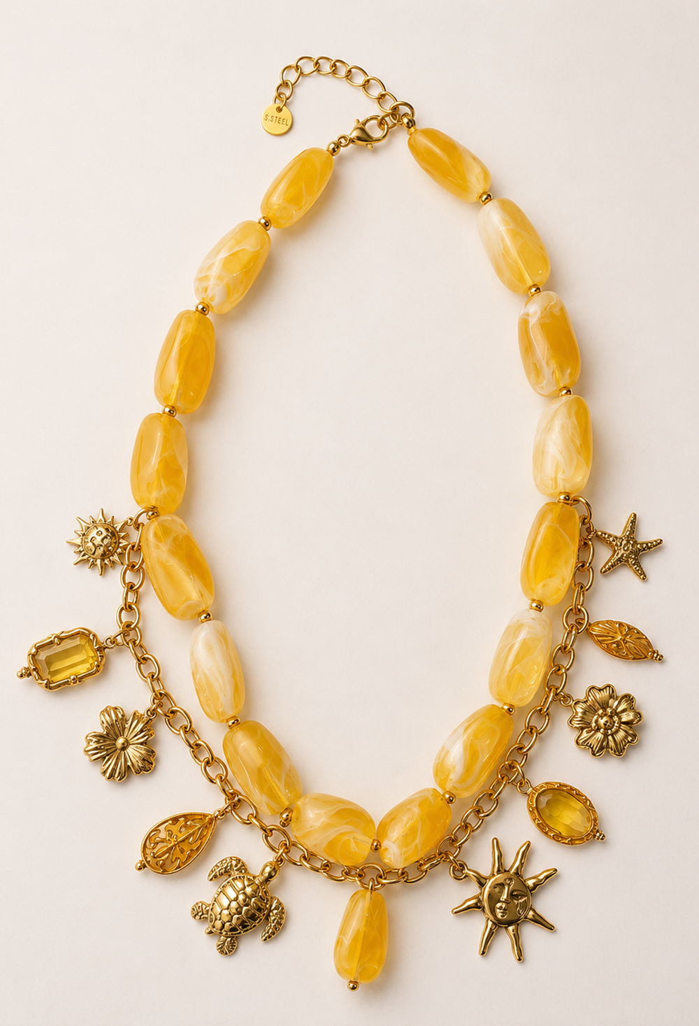 Collar statement de piedras marmoladas con cadena y dijes dorados de sol, estrella de mar y tortuga - Dorados