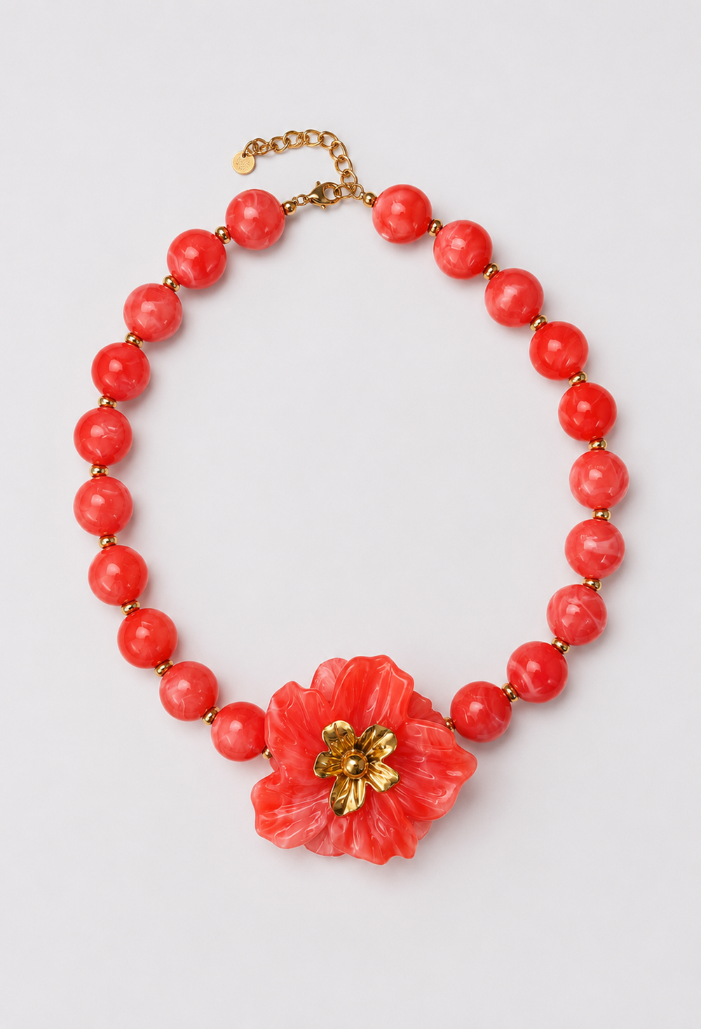 Collar corto de bolas marmoladas con flor central de resina y centro dorado - Rosas