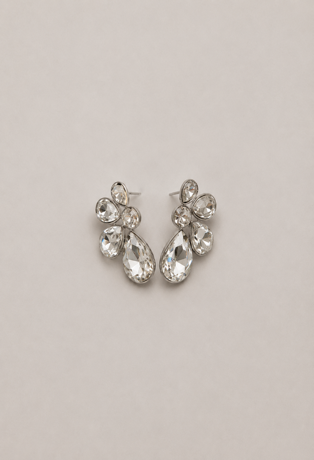 Aretes racimo de cristales transparentes plateados BYBLA