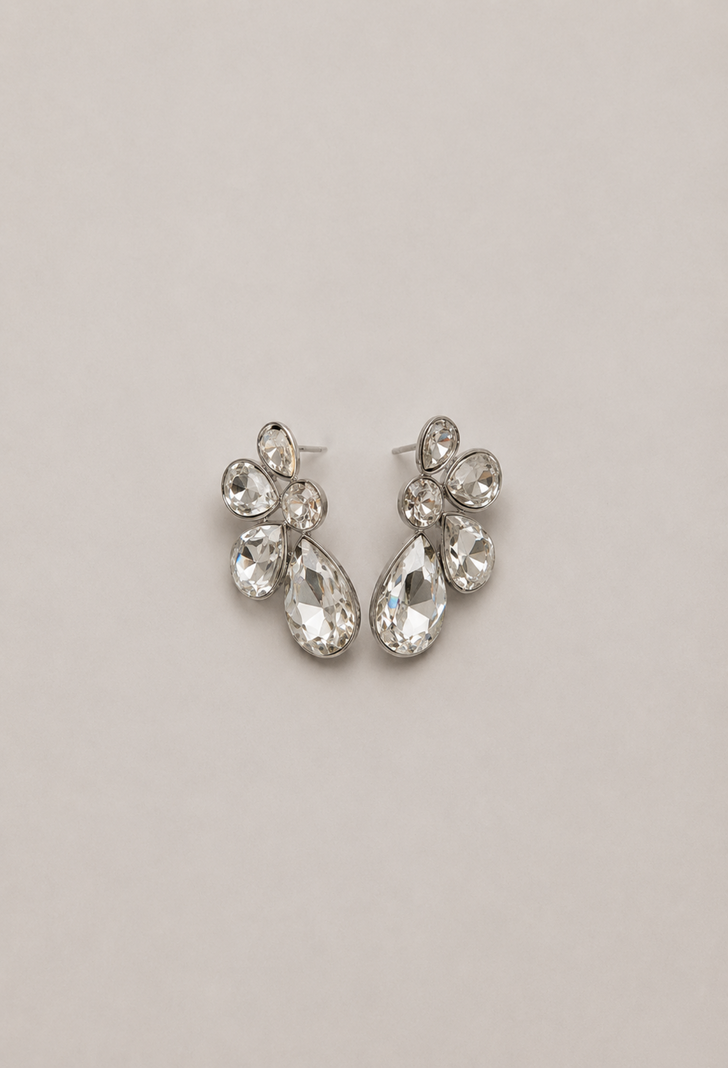 Aretes racimo de cristales transparentes plateados BYBLA