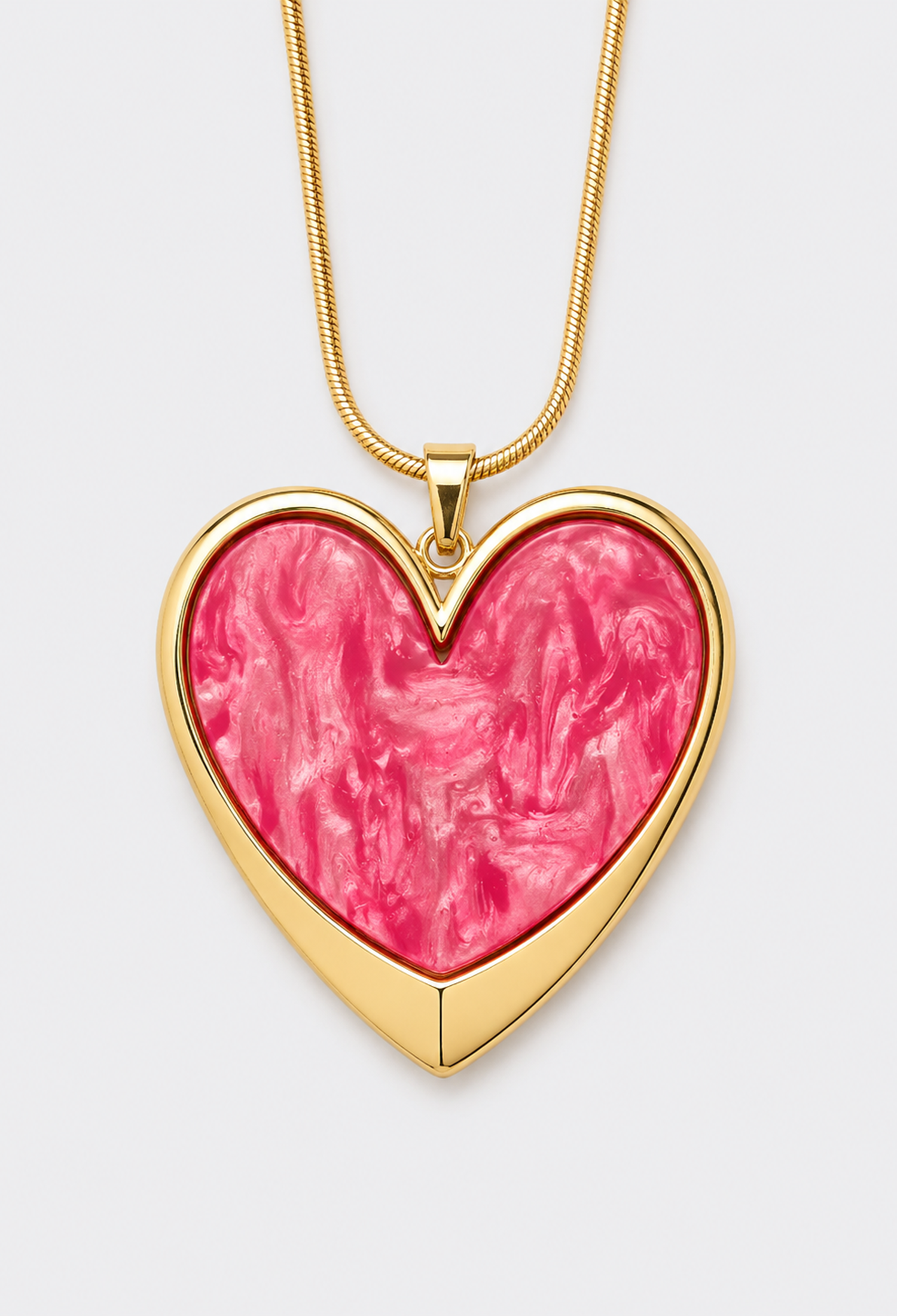 Collar largo dorado con corazón grande de resina, en negro o fucsia marmolado - vista 2