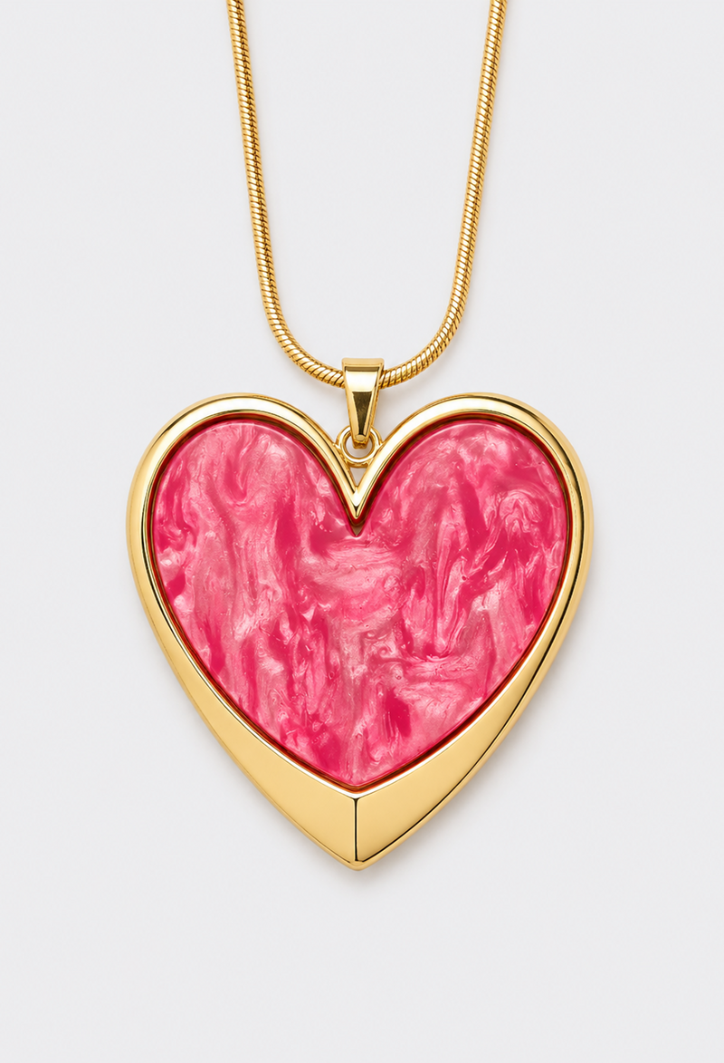 Collar largo dorado con corazón grande de resina, en negro o fucsia marmolado - vista 2