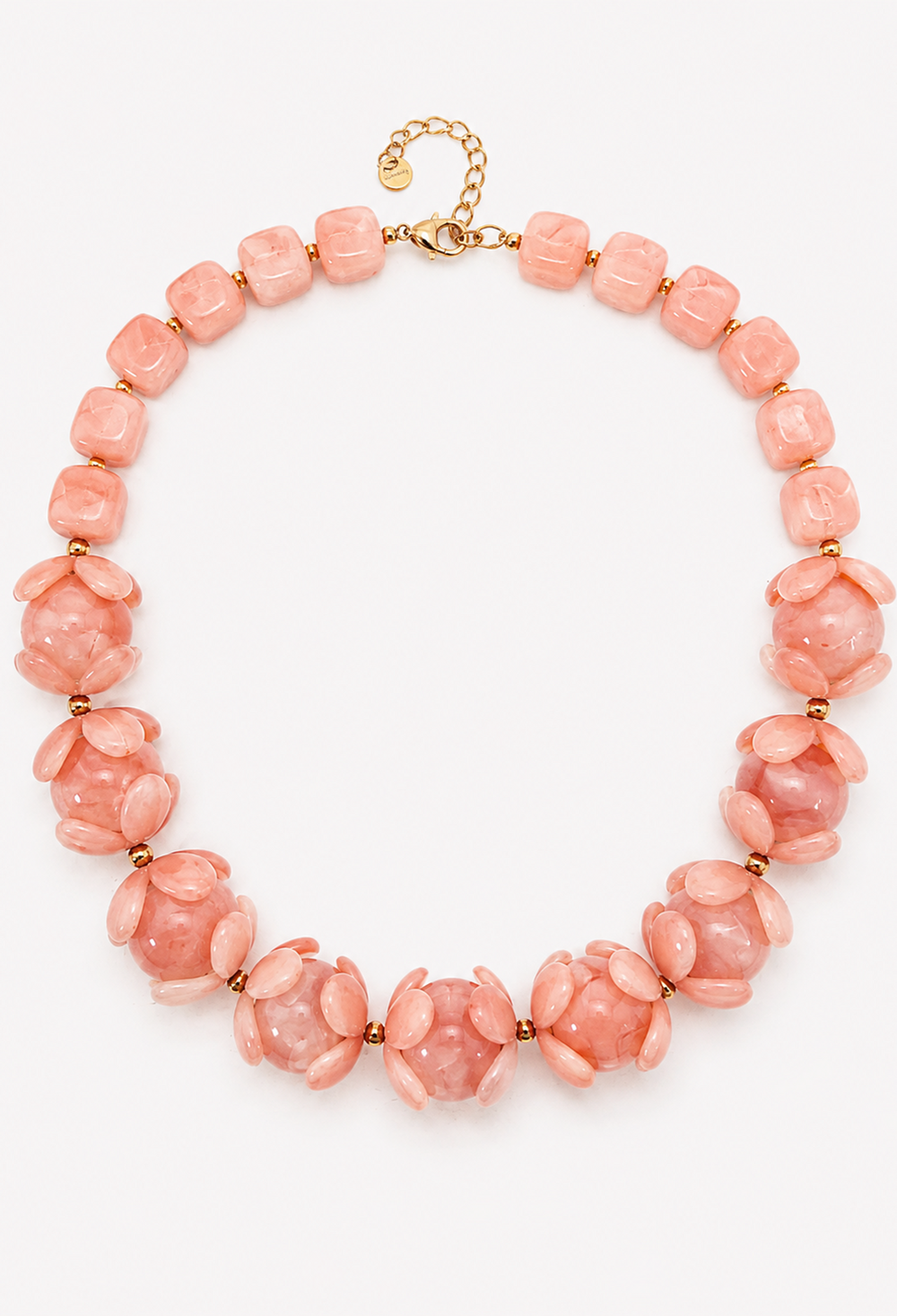 Collar corto de cuentas de resina rosa coral talladas como flores