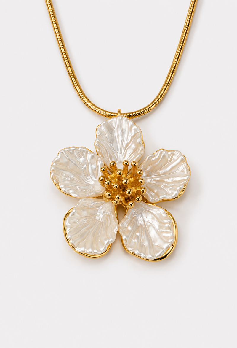 Collar dorado con flor grande efecto nácar y centro de estambres dorados - vista 2