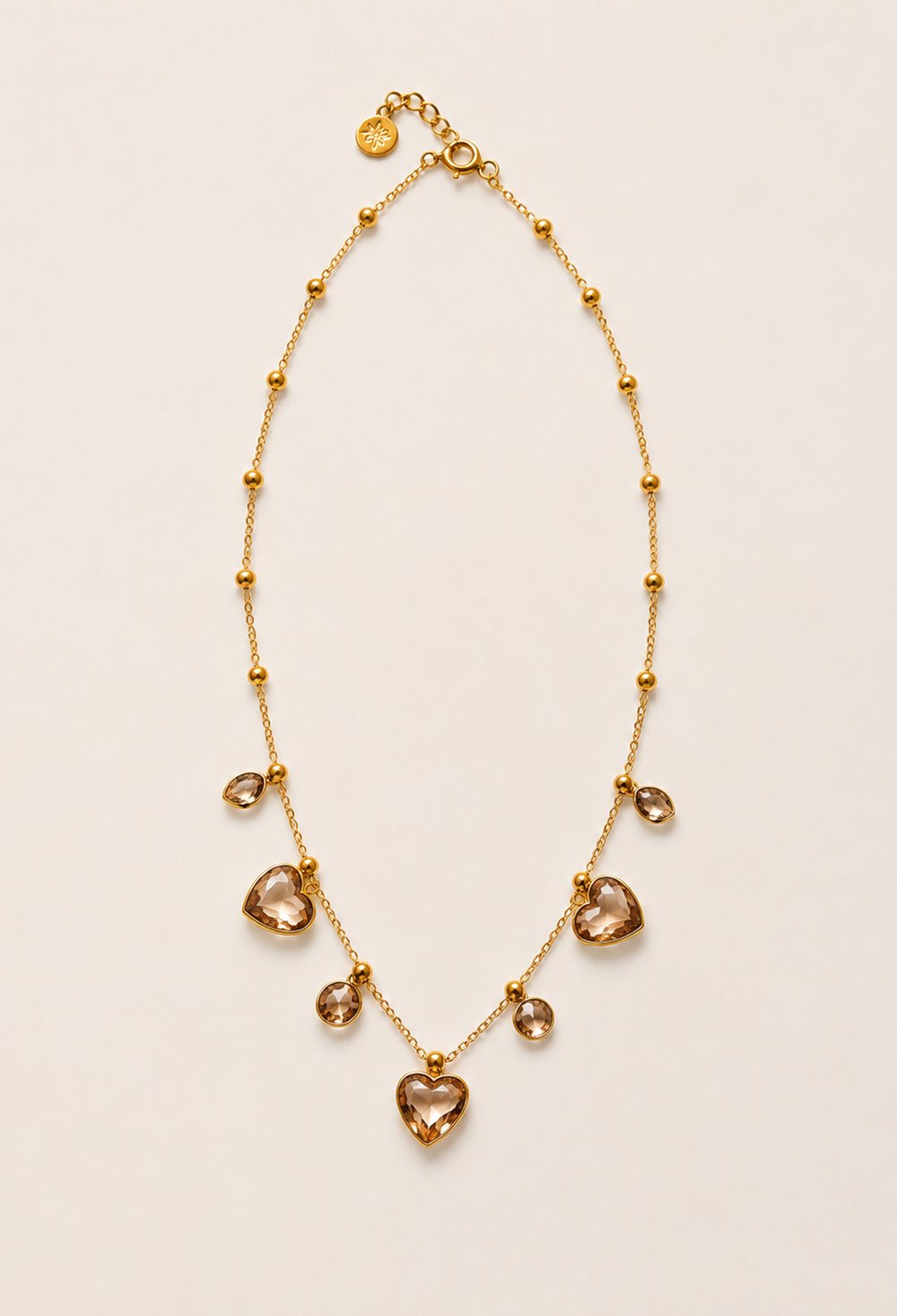 Collar corto dorado con corazones de cristal colgantes - Dorados
