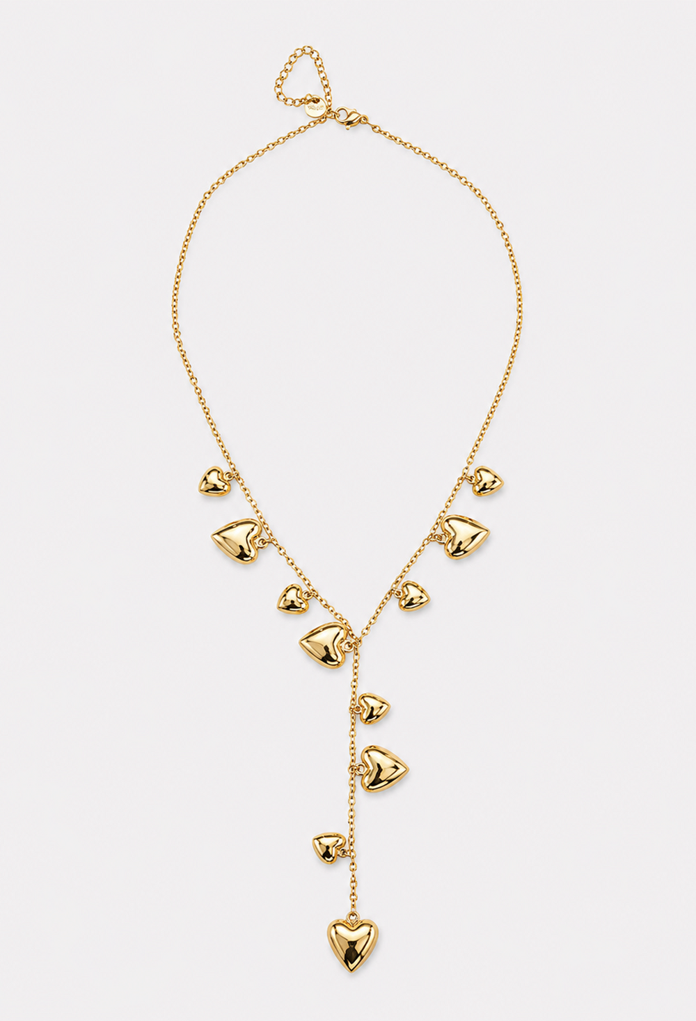 Collar dorado en Y con corazones voluminosos colgantes