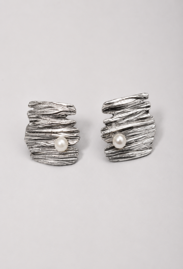 Aretes Topo Texturizado con Perla Plateados