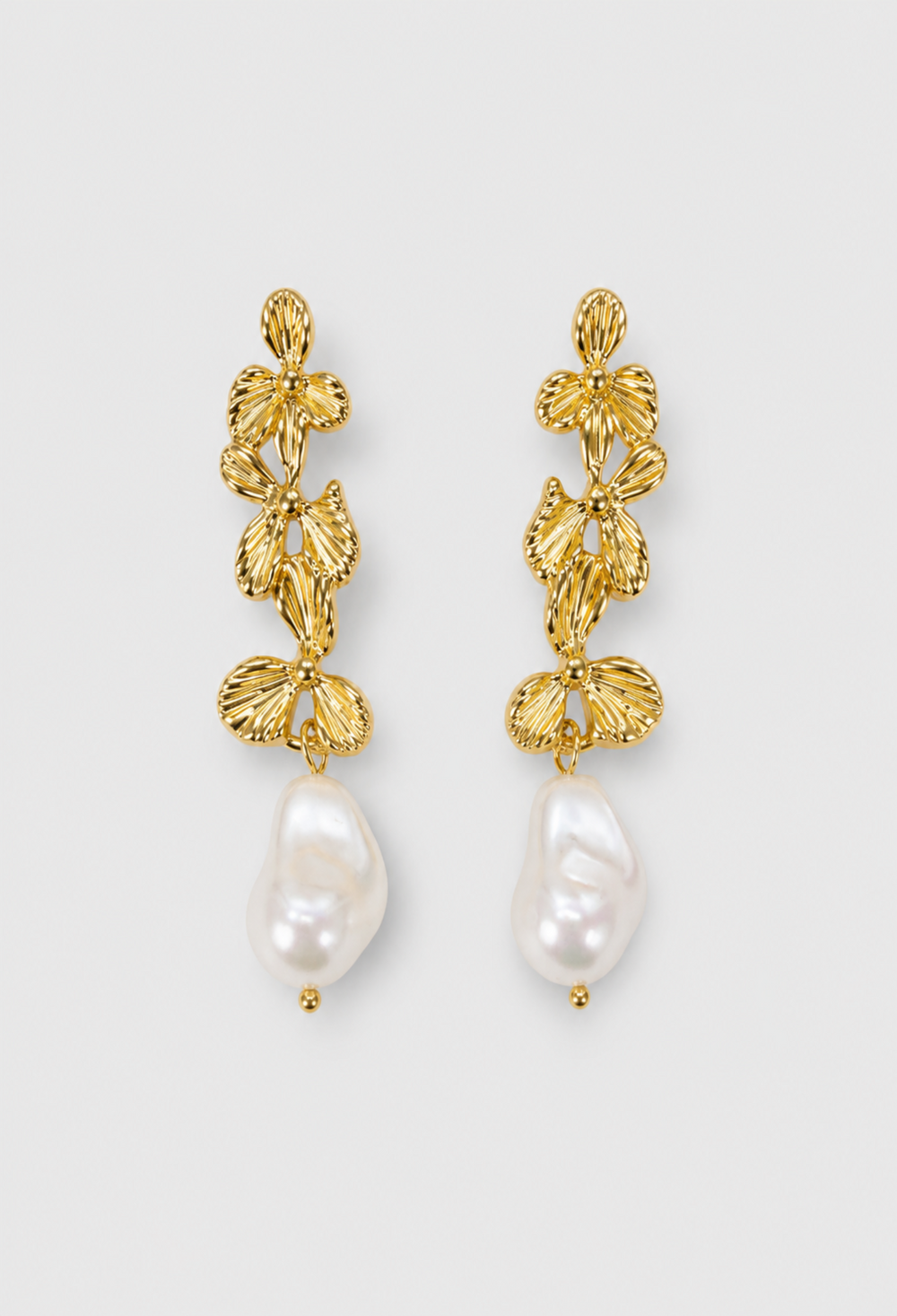 Aretes Colgantes Flores y Perla Barroca Dorados BYBLA