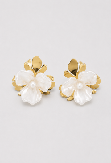 Aretes Flor Nacarada Blanca y Dorada