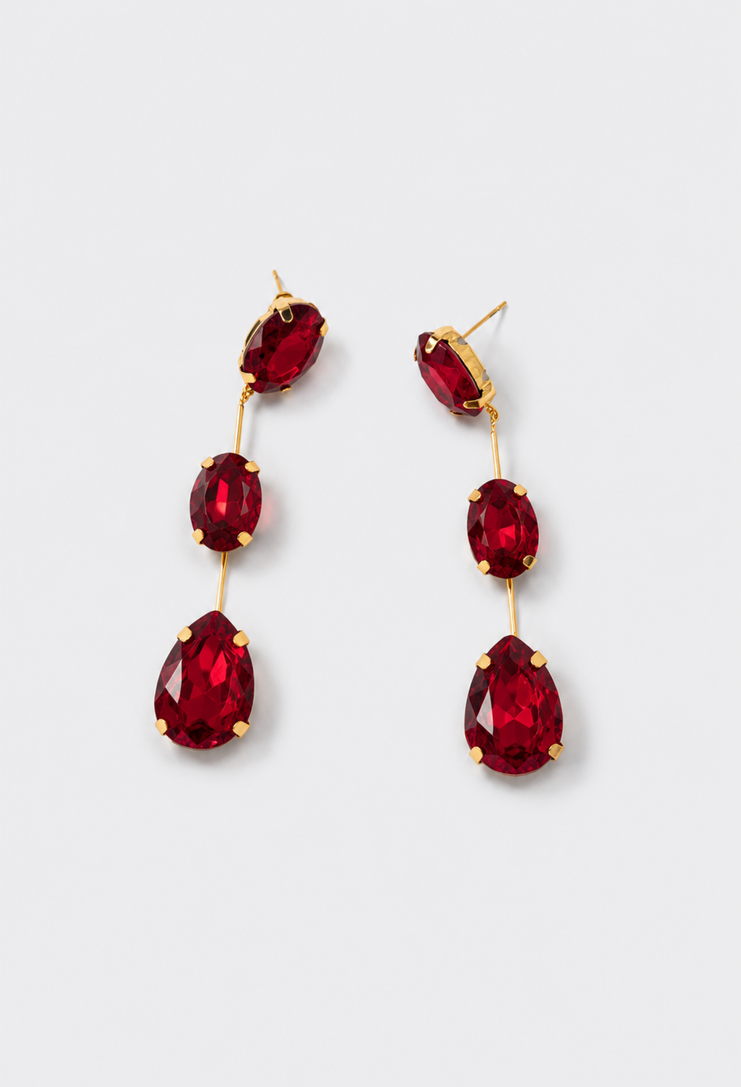 Aretes Colgantes Tres Cristales Rojos BYBLA