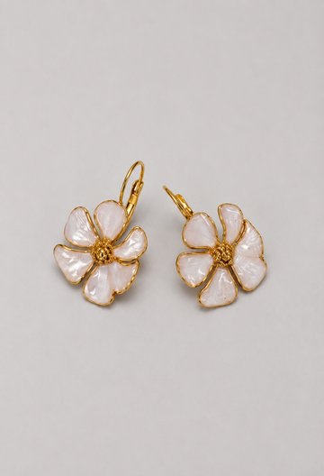 Aretes Flor Esmaltada Marfil