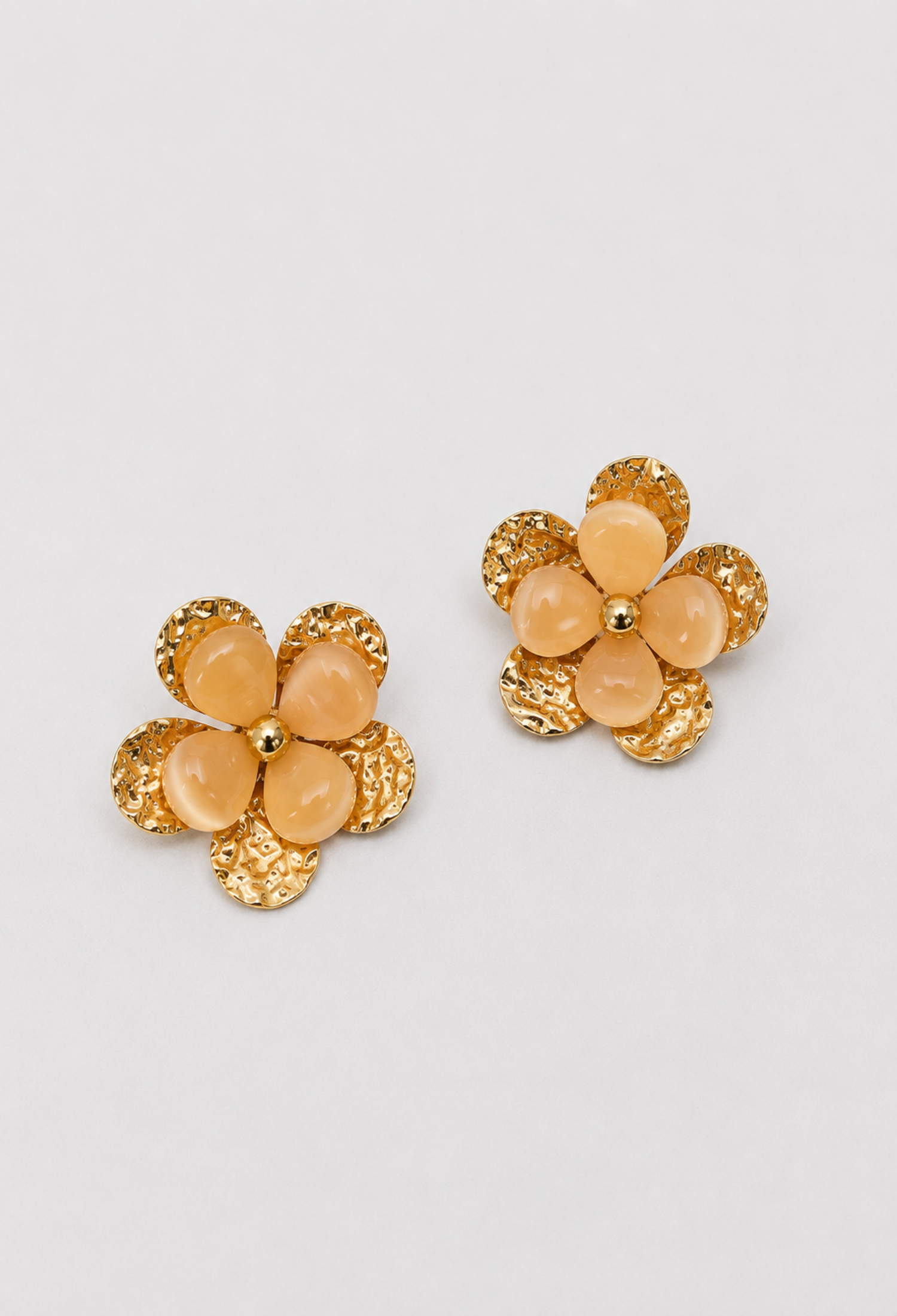 Aretes Flor Camel y Dorado BYBLA