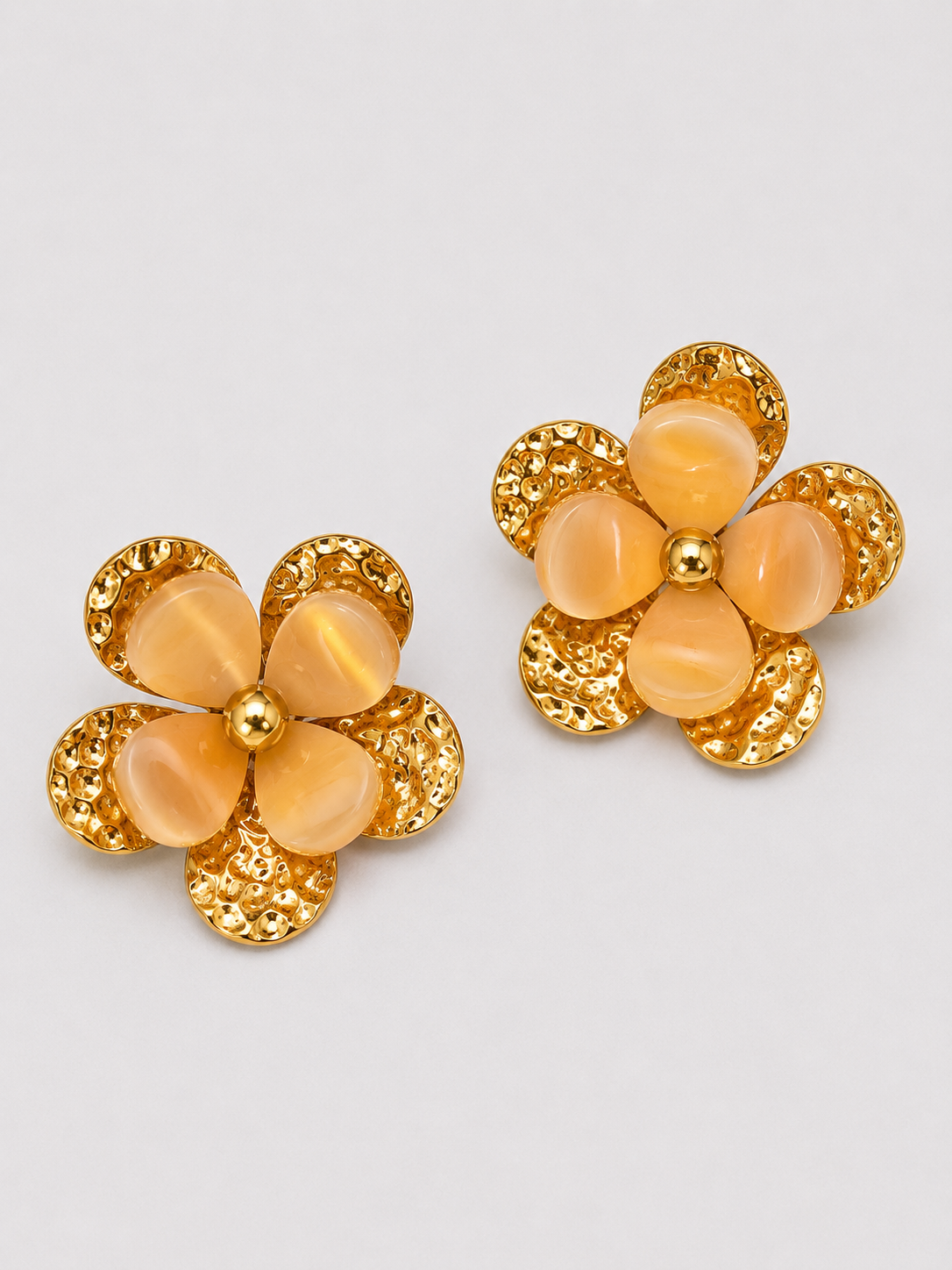 Aretes Flor Camel y Dorado BYBLA - vista 2