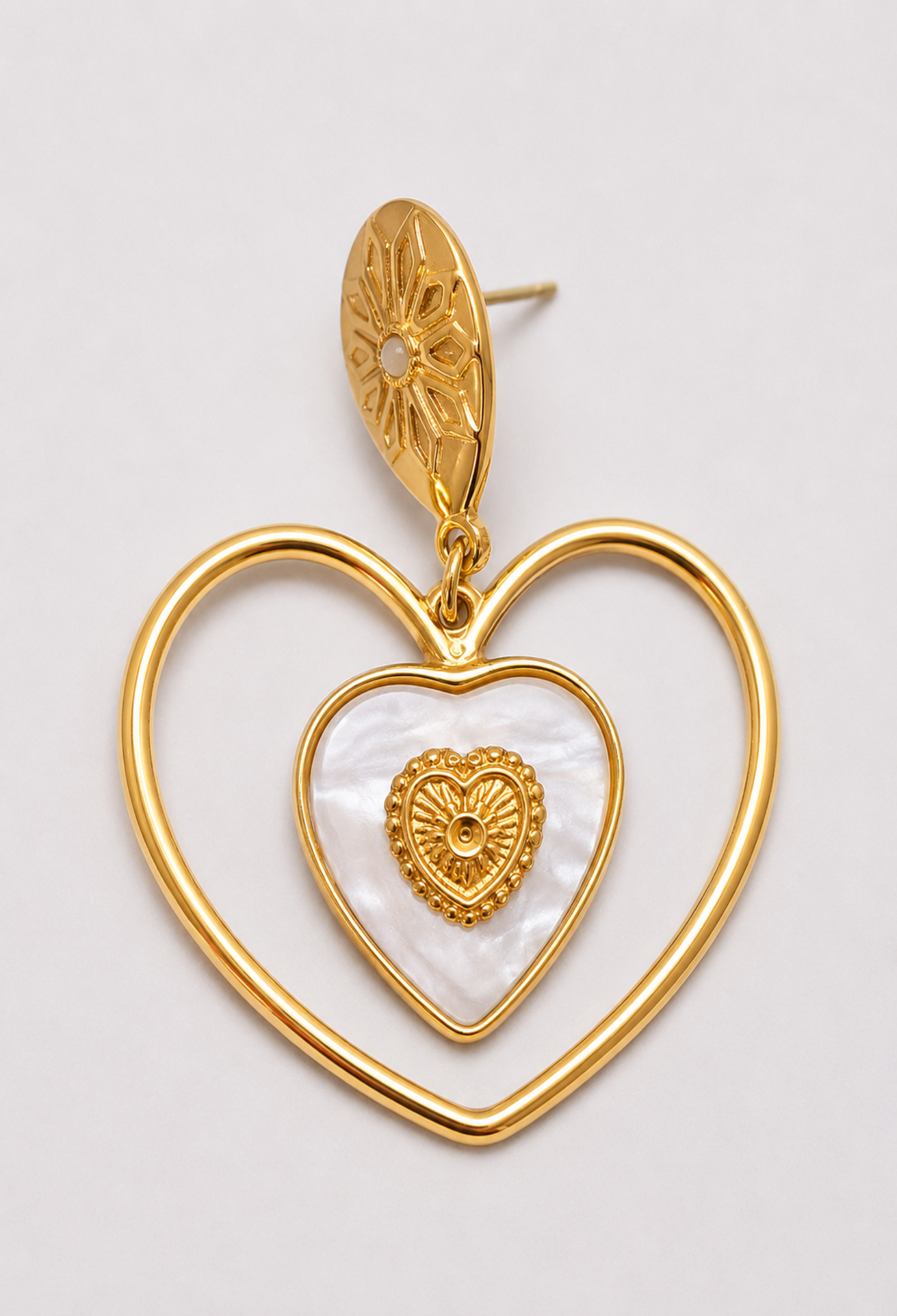 Aretes Corazón Nácar y Dorado BYBLA - vista 2