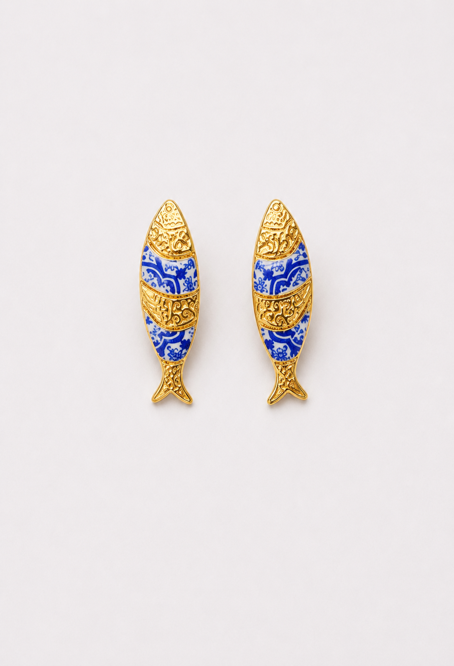 Aretes Pez Dorado con Azulejos Azules BYBLA