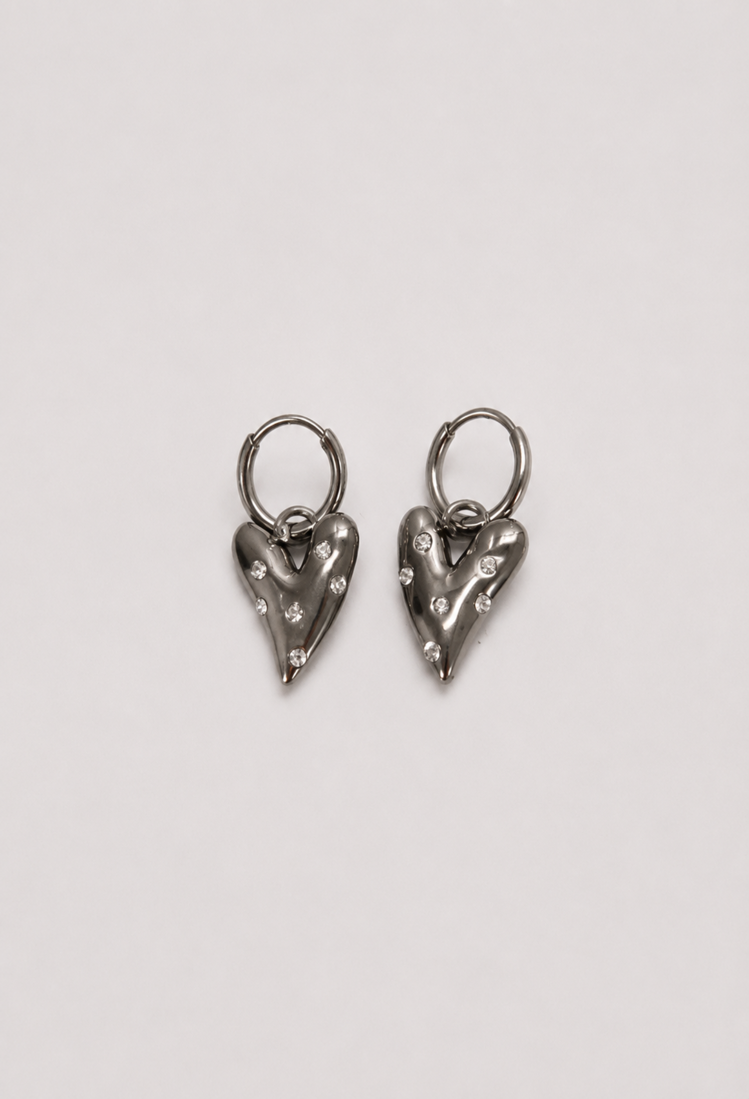 Aretes Argolla Corazón con Cristales Plateados BYBLA