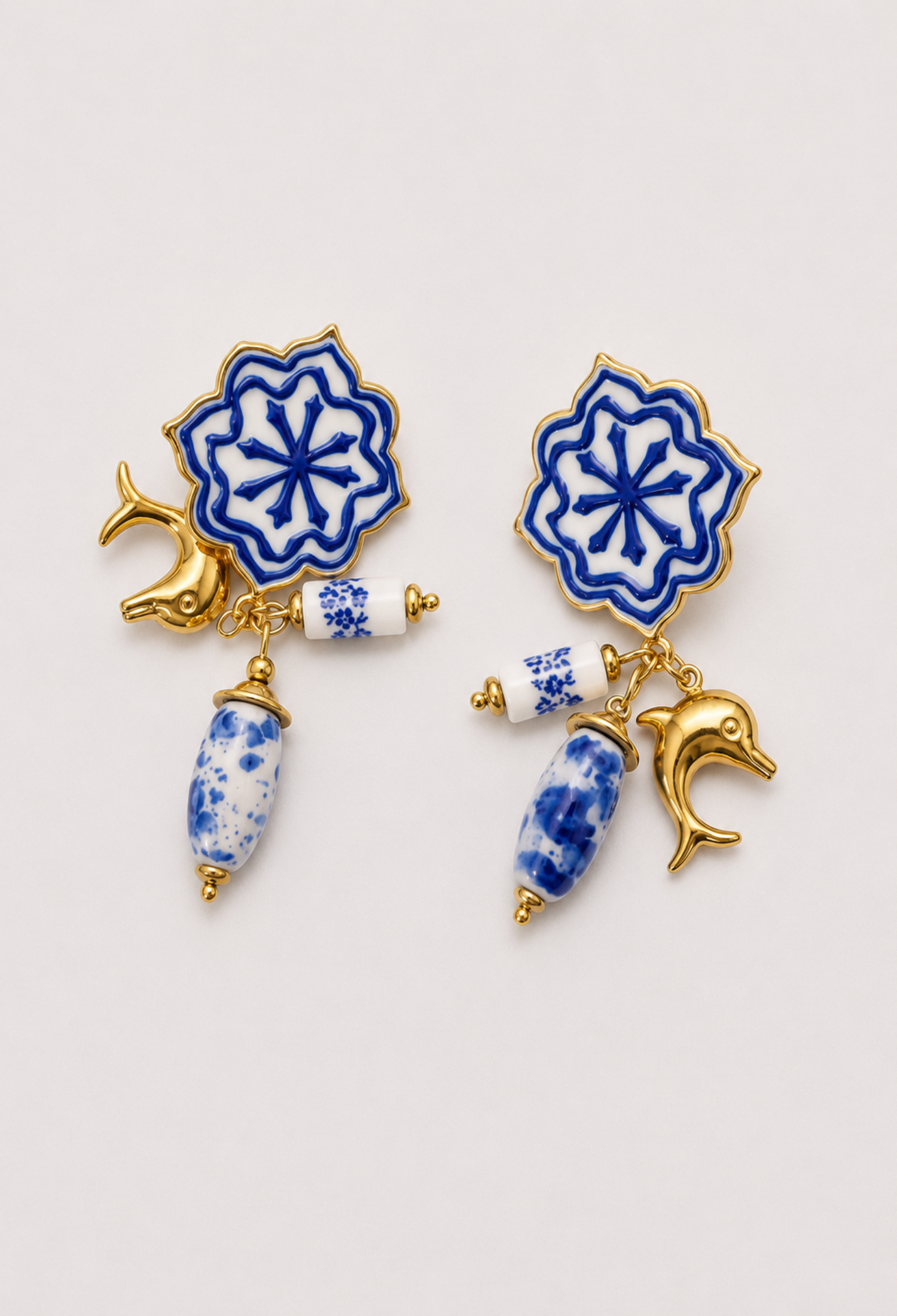 Aretes Colgantes Delfín Porcelana Azul BYBLA
