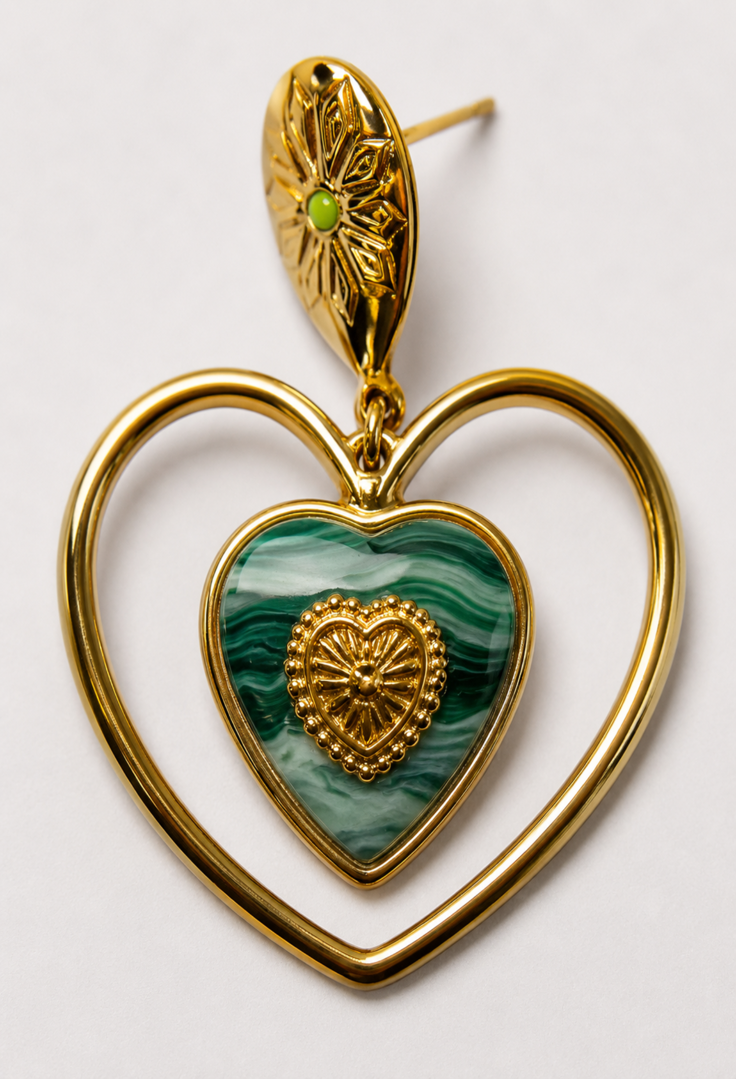 Aretes Corazón Dorado con Piedra Verde BYBLA - vista 2