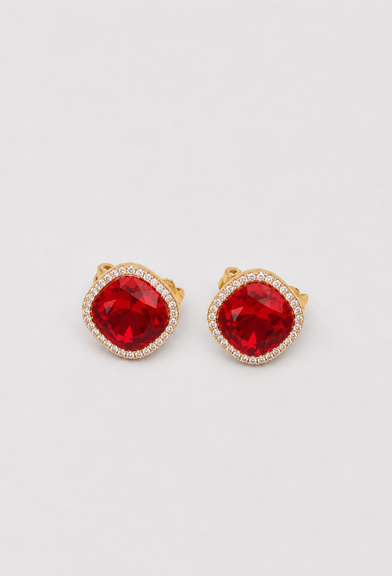 Aretes Topo Cristal Rojo con Halo Dorado BYBLA