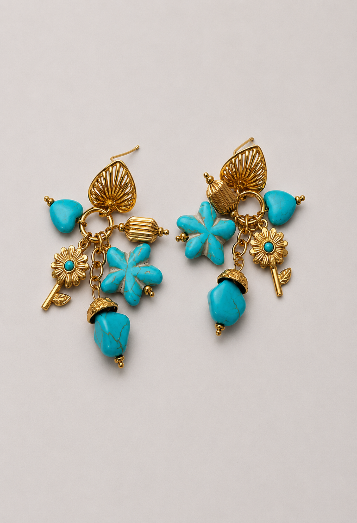 Aretes Colgantes Dijes Turquesa y Dorado BYBLA