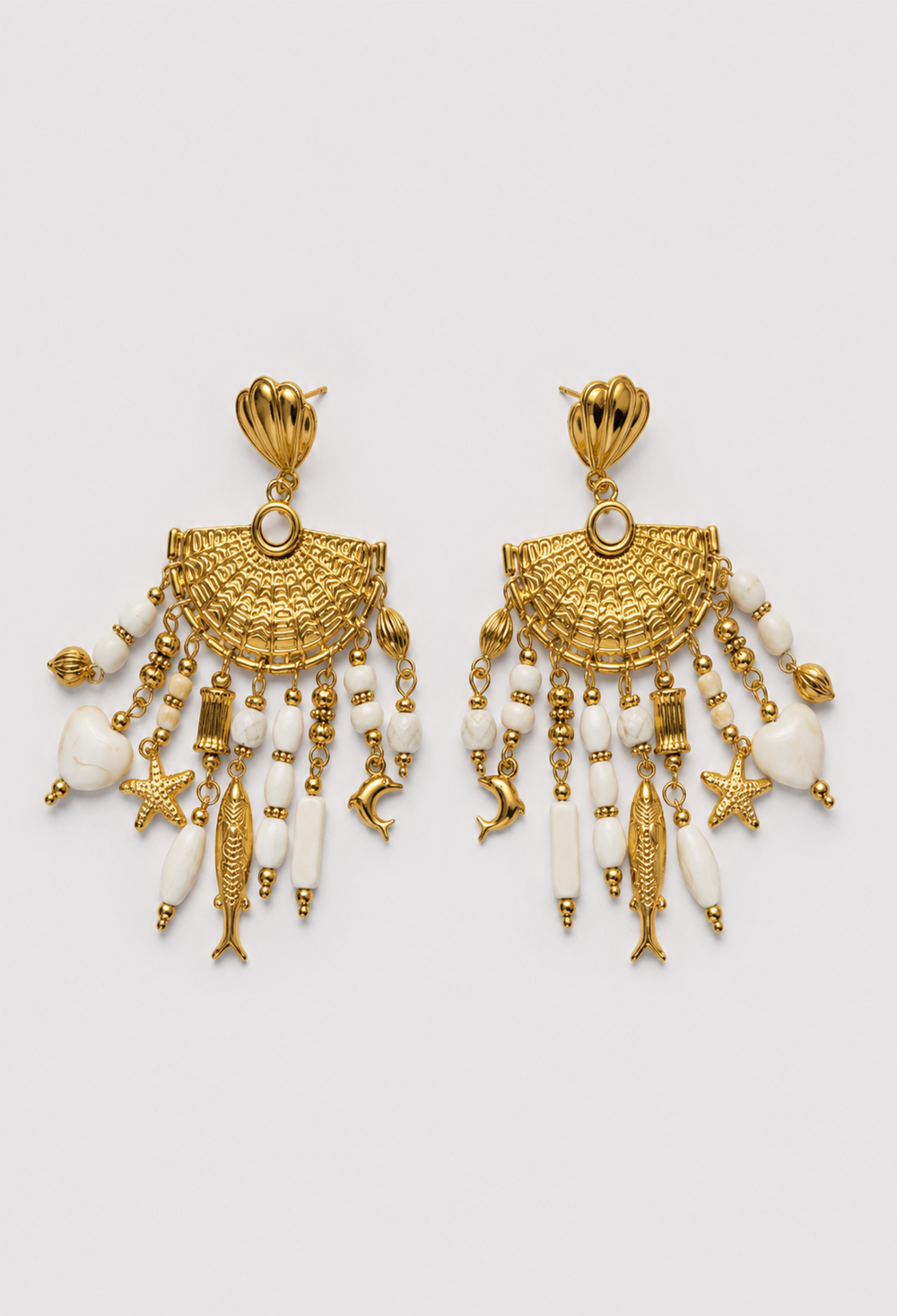 Aretes Abanico Dorado Flecos Marfil BYBLA