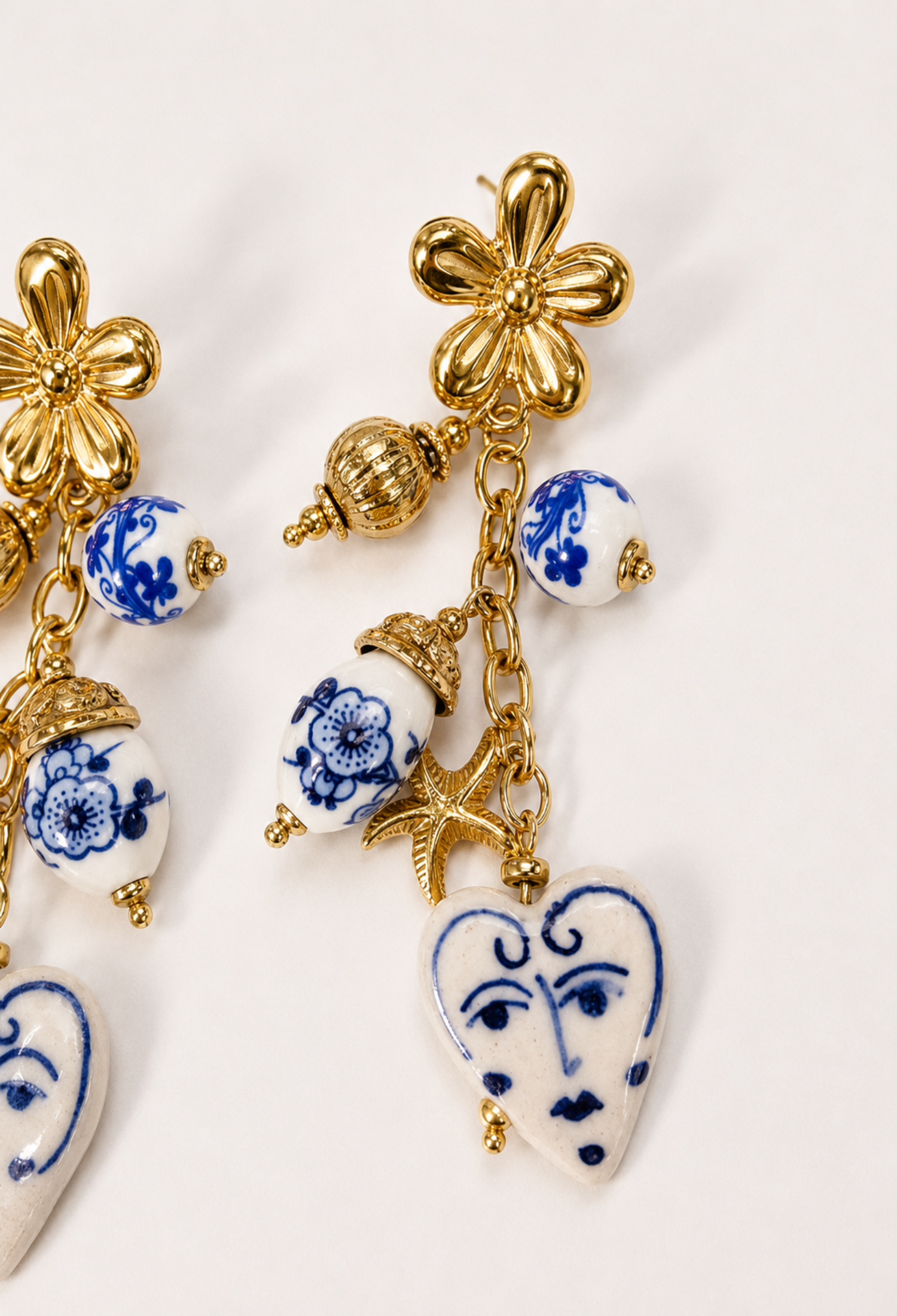 Aretes Colgantes Corazón Porcelana Azul BYBLA - vista 2