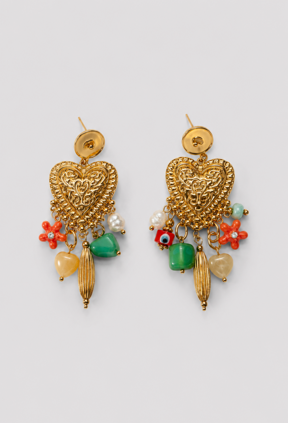 Aretes Corazón Dorado Dijes Multicolor BYBLA