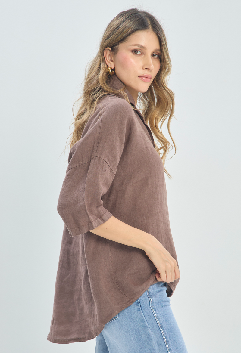 Blusa Lino Manga 3/4 Botón Dorado Café BYBLA - vista 2