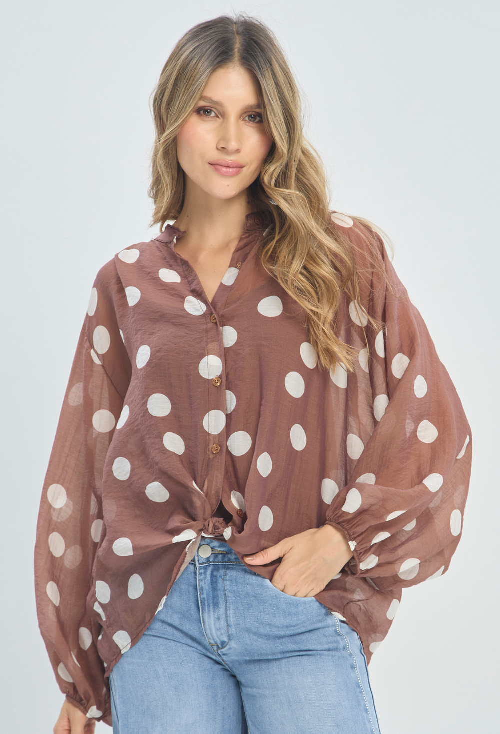 Blusa Lunares Cuello Nerú Chocolate BYBLA